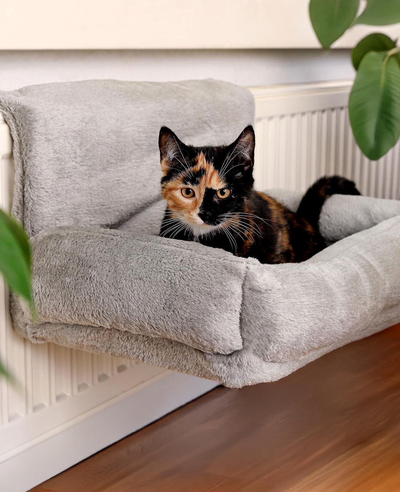 lionto Litière chauffante pour Chats avec revêtement en Peluche Douillet Lavable, Crochets métalliques adaptés à radiateurs Courants, hamac en matériau Confortable, Gris Clair