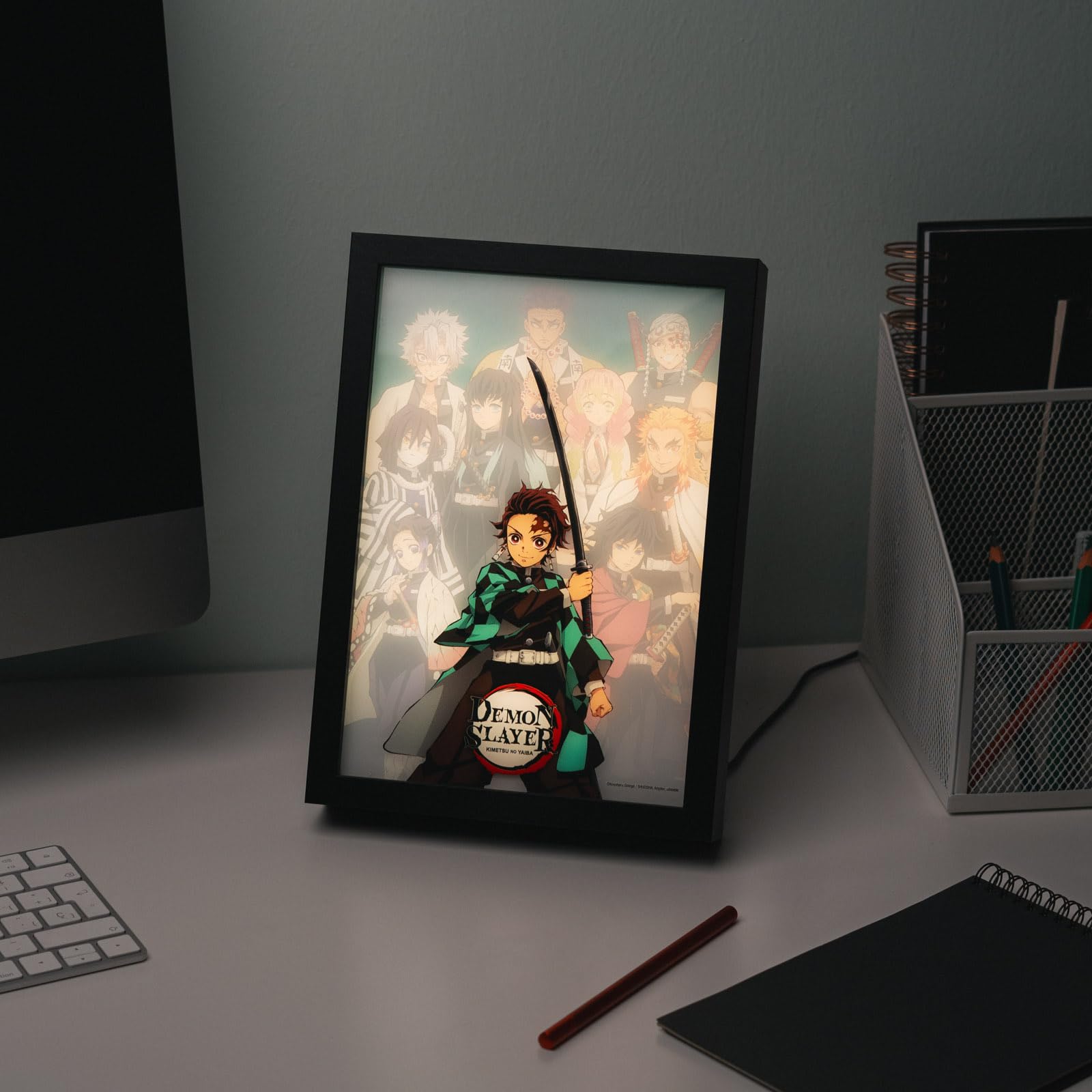 Grupo Erik Cuadro Demon Slayer Manga - Marco Anime Merchandising | Cuadros Decoracion Dormitorios, Lampara Escritorio, Figura Demon Slayer, 3 Tonos de Luz y 5 Niveles de Brillo, 20x28cm