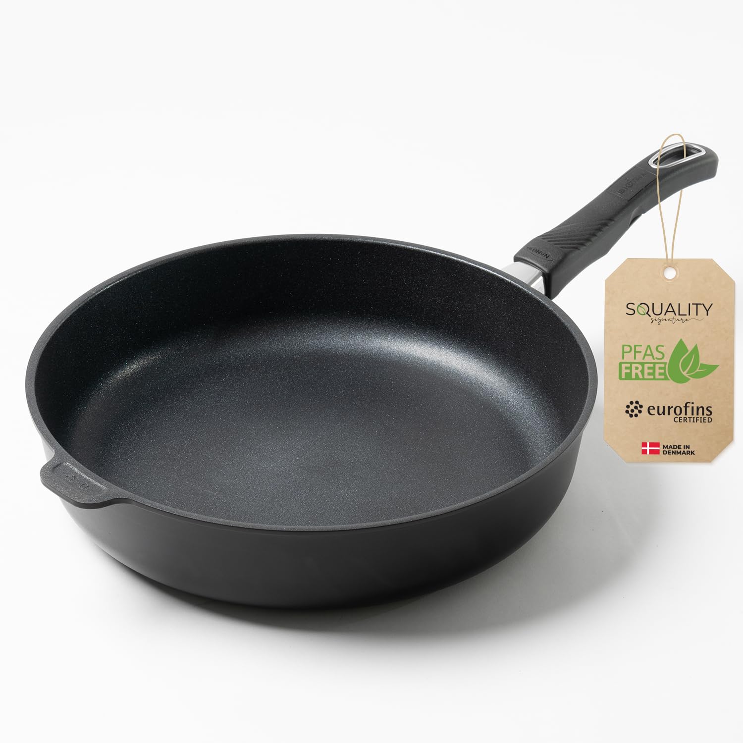 Squality Premium Sauté Pan 32 cm - PFAS-Free Non-Stick Pan from Denmark | Oven Safe up to 260 °C, Suitable for Induction Cookers, Ergonomically Shaped, for Healthy Cooking Without Harmful Substances |
