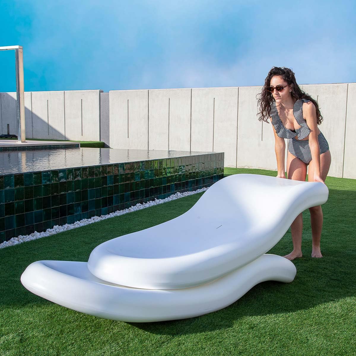 newgarden - Rasa Tumbona de Diseño Muy Resistente al Exterior y Al Paso del Tiempo. Ideal para el Jardín, la Piscina, Hotel o Beach Club. (Blanco)