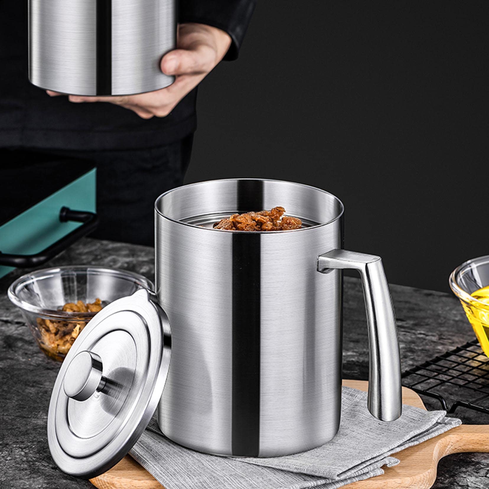 ESNY Home Pojemnik na olej z sitkiem, pojemnik na tłuszcz, 1,2 l/1,5 l, pojemnik do przechowywania oleju ze stali nierdzewnej, z sitkiem o drobnych oczkach, pyłoszczelna pokrywka do przechowywania