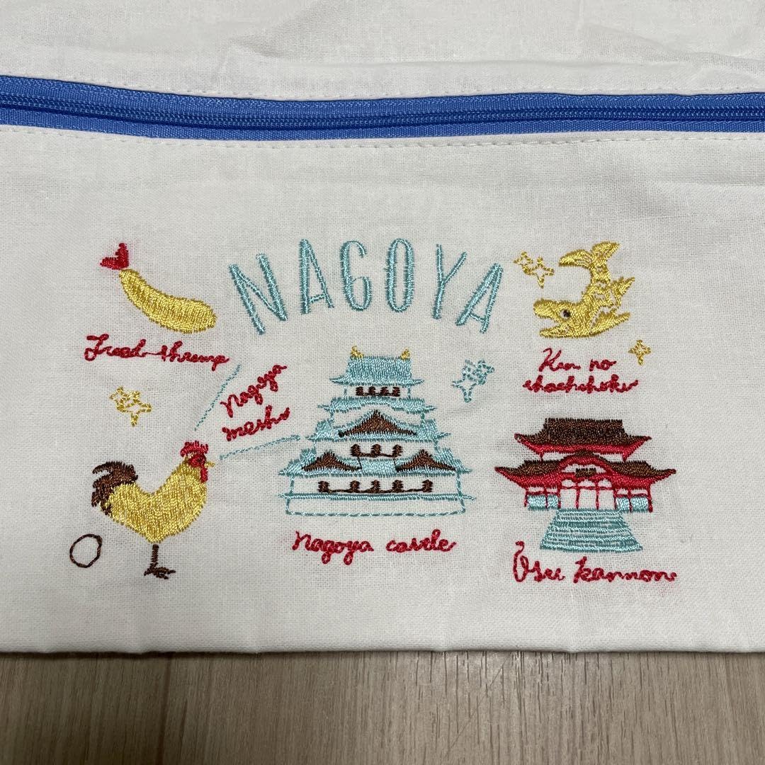 Amazon.co.jp: スリーコインズ ご当地 フラットポーチ 名古屋限定 24.5cm×19cm ホビーグッズ : おもちゃ