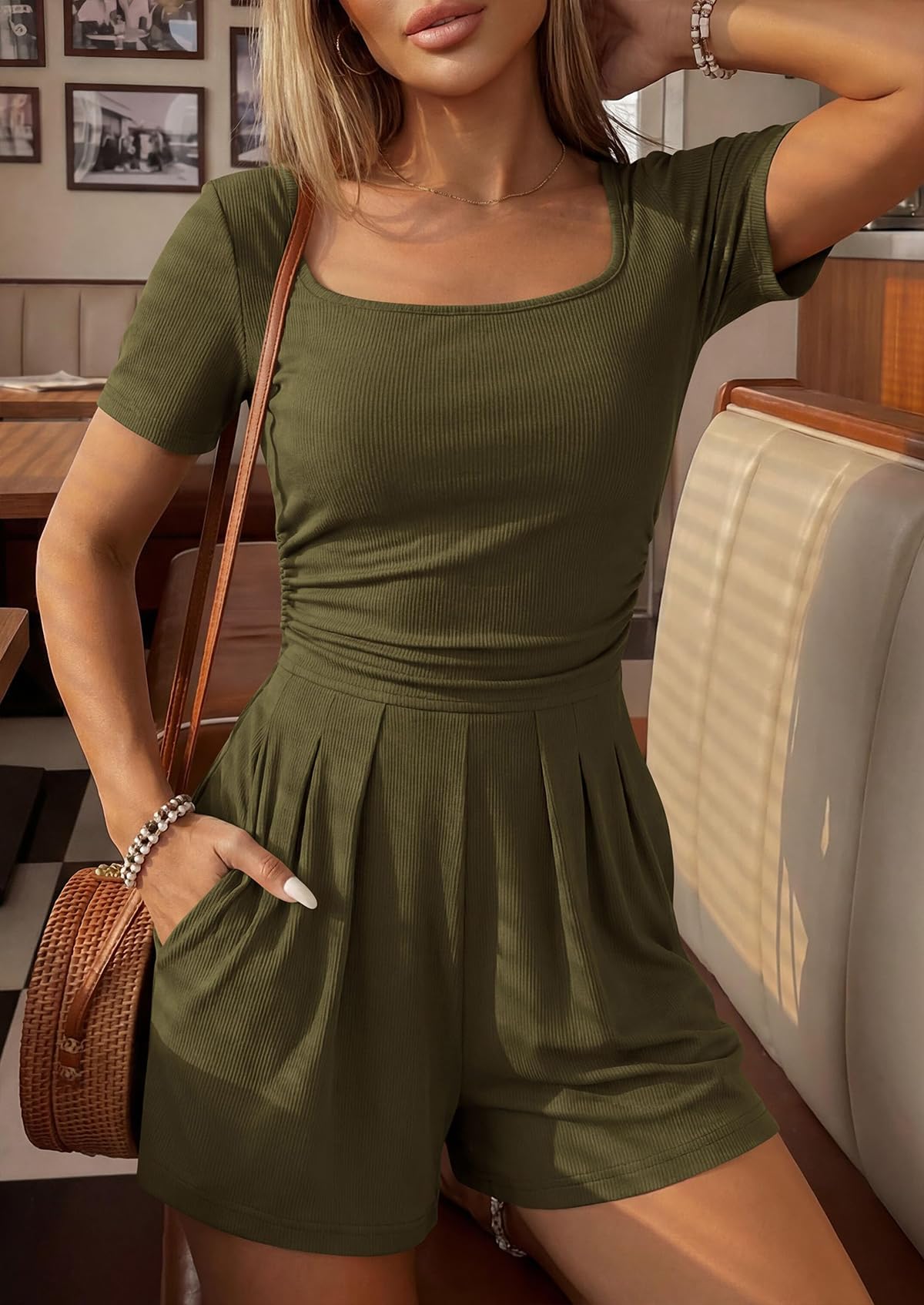 LIAMERHE Combinaison Femme Été Courte Combi-short Manches Courtes Col rond Sexy Romper Élégant Taille Haute avec Poches Slim Fit Barboteuse Chic pour Vacances Plage Quotidien