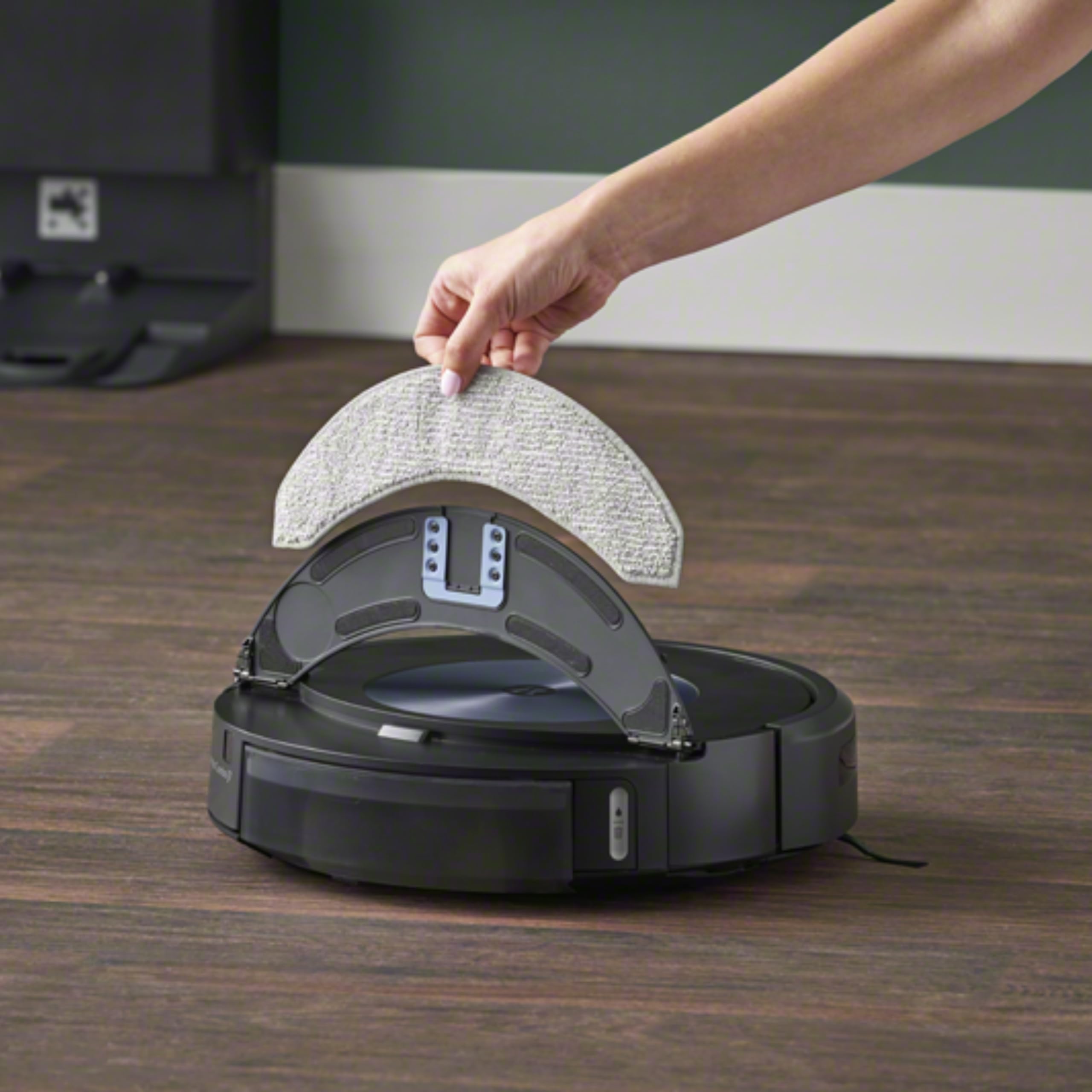 Irobot Roomba Combo J7+ Robot odkurzający z łącznością Wi-Fi z funkcją automatycznego usuwania brudu i zasysaniem podnoszącym oraz 2 gumowymi szczotkami głównymi do wszystkich powierzchni