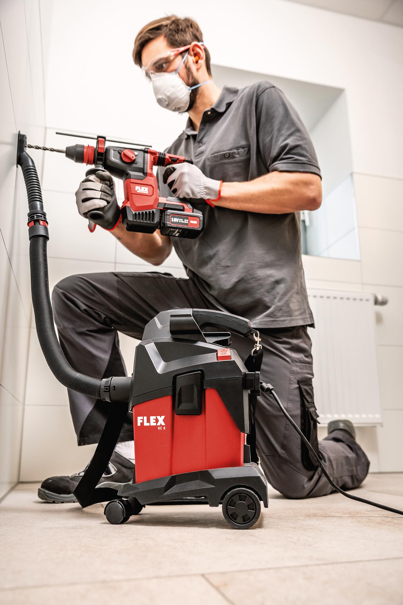 Flex Kompakt Sauger VC 6 L MC + Vliesfiltersäcke FS-F VC 6 (schwarz, rot, Kompakt Sauger mit manueller Filterabreinigung, 6 l, Klasse L, Werkstattsauger, Handwerkersauger) 532024