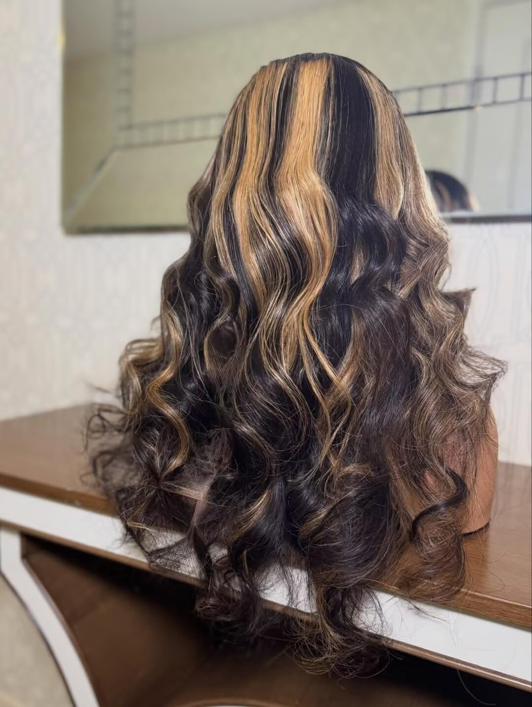 Ombre Honey Blonde Highlight Body Wave Brazilian Wigs HD Invisible 13X4 Lace Front Wig Human Hair Pre Plucked with Baby Hair 180% Density P1B/27 Balayage Colored HD Lace Bleached Knots Wigs
