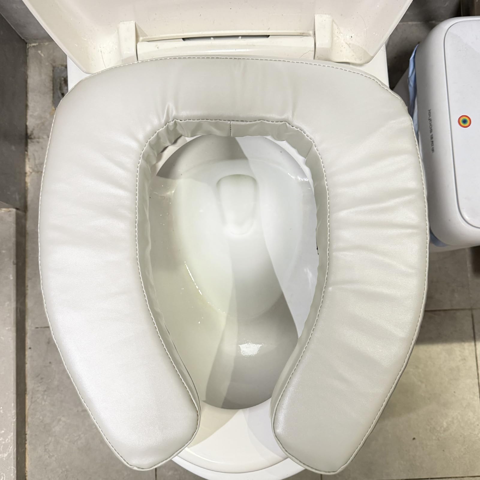 Weiche Toilettensitzerhöhung 5cm, wasserdichtes WC-Sitzkissen aus hochdichtem Schaumstoff, universelle Sitzerhöhung für Senioren & nach Hüft-OP, bequeme Aufstehhilfe