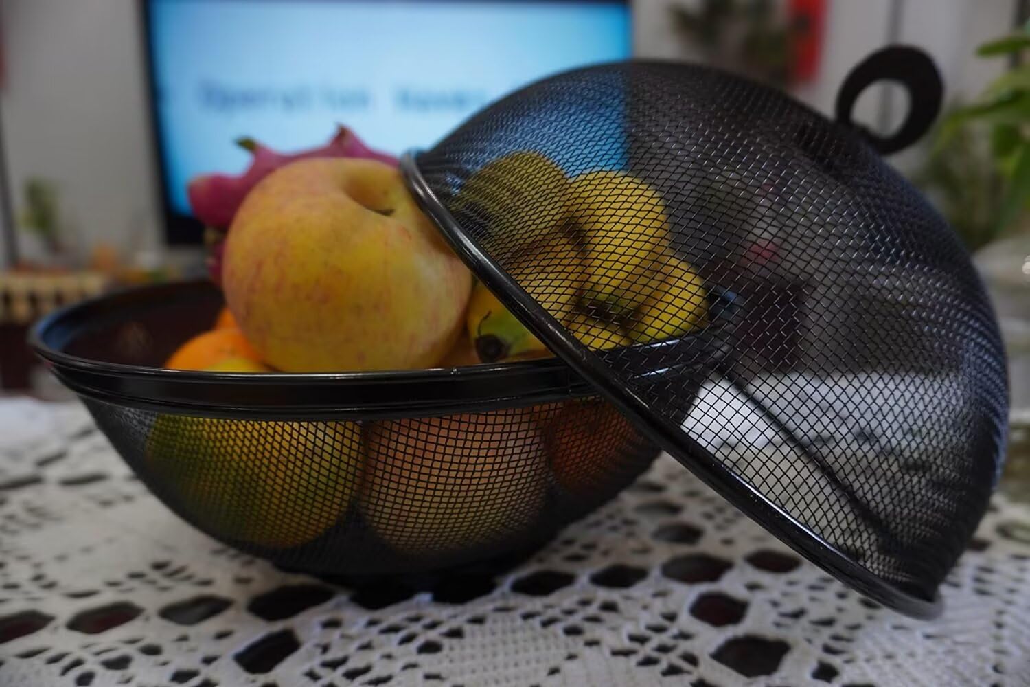LIBKEN Metalen fruitschaal met gaasdeksel en mand - fruit- en groentehouder voor aanrecht - staande manden voor aanrecht - kom opslag voor groenten, fruit, snacks en banaan