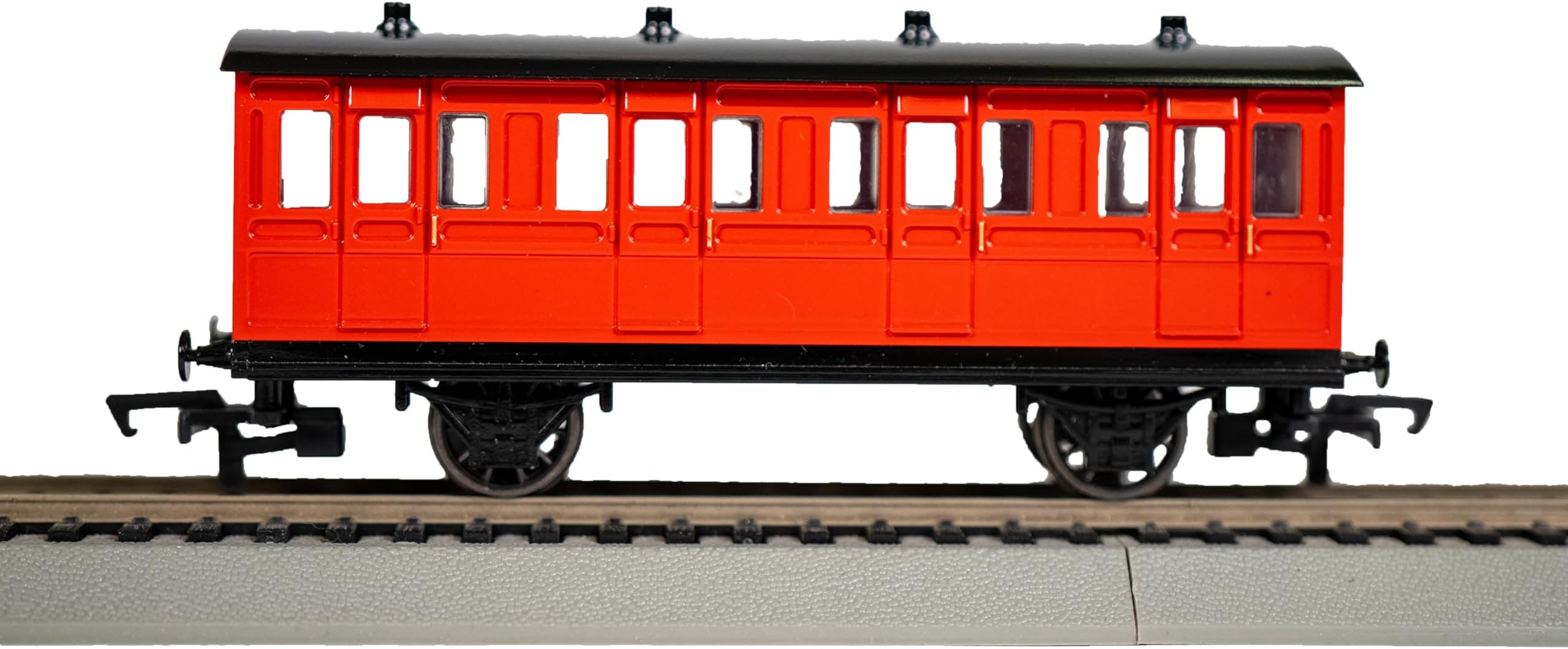 Industries Thomas & Friends - RED COACH - HO Scale, Medium