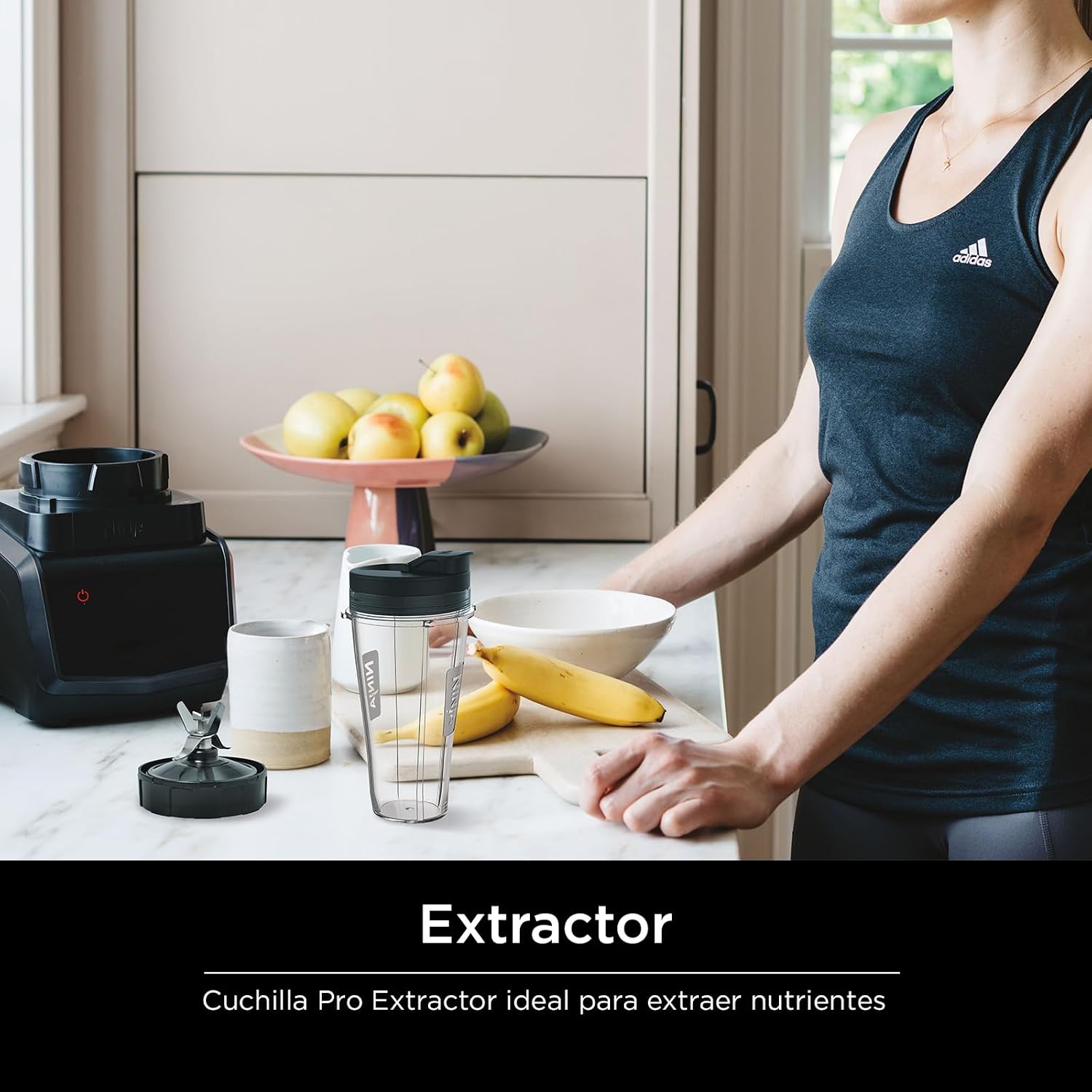 Ninja Single-Serve Cup with Pro Extractor Blades and a spout lid, ready for use or transport.