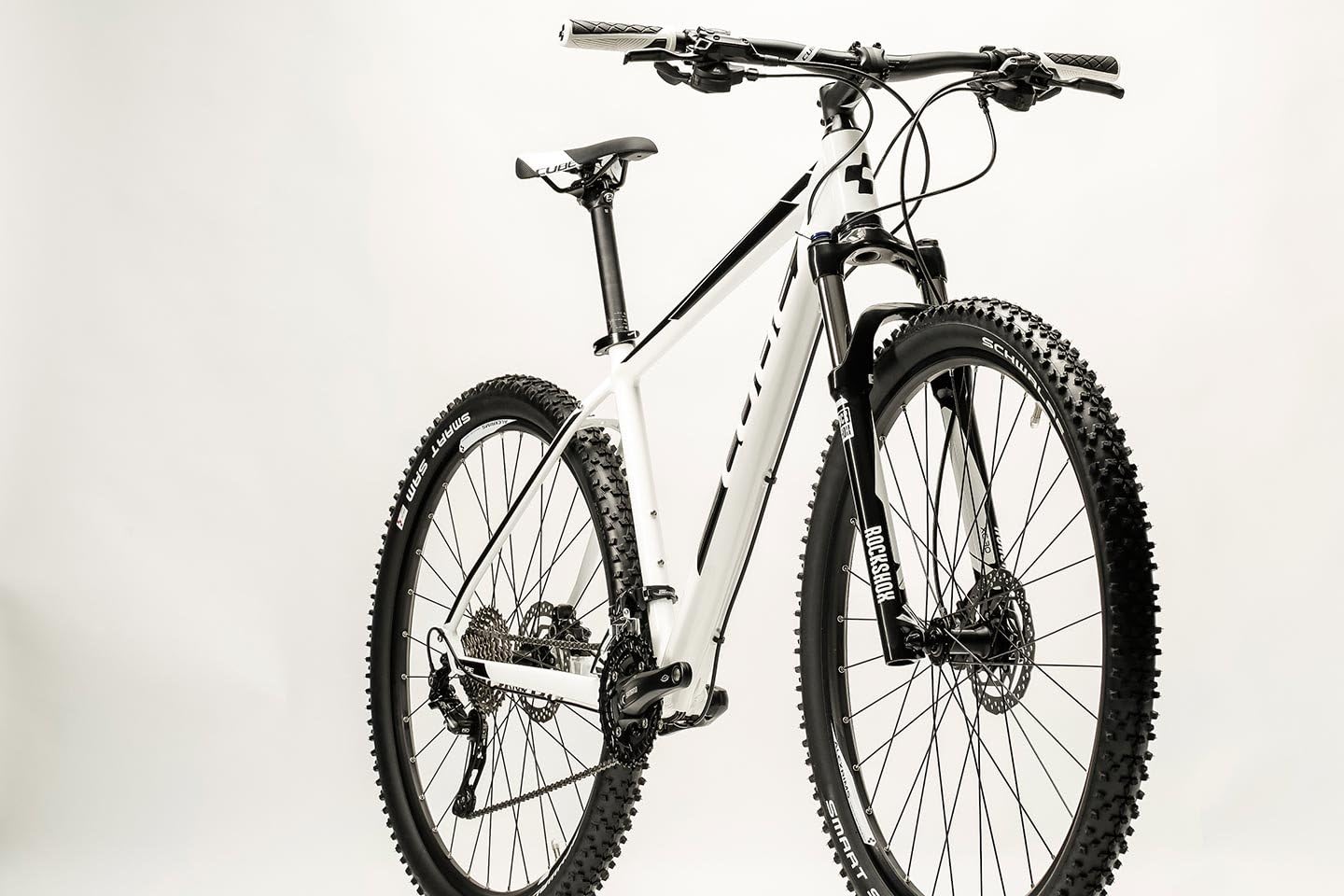 Bicicletta Trekking Cube Attention \