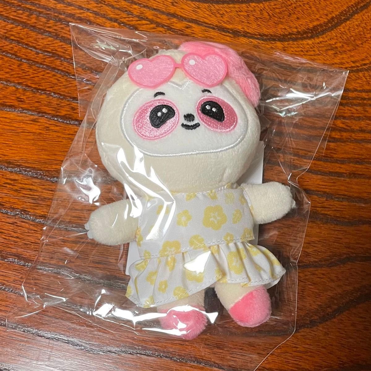 NiziU アノ　バッグチャーム　アヤカ NiziU アヤカ NIZOO アノ パッチンバンド バッグチャーム - メルカリ