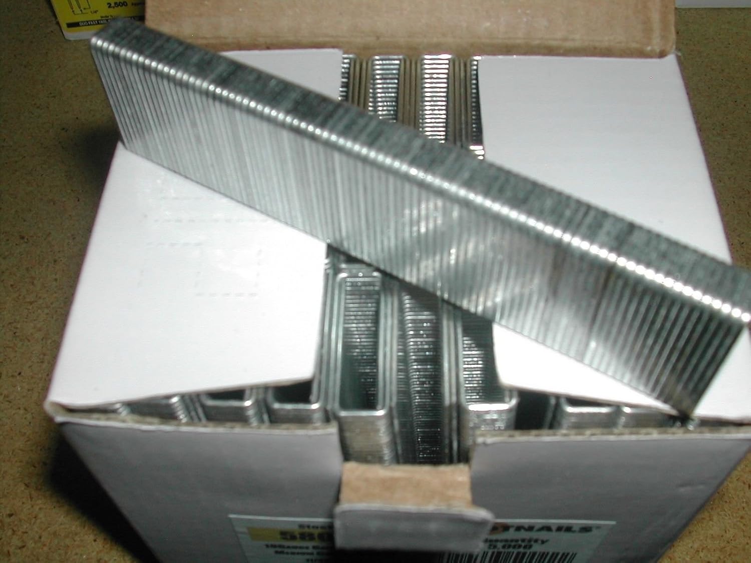 Staples 18 Gauge Medium Crown x 1" for Bostitch SL Staple Guns (50,000) 5808PG
