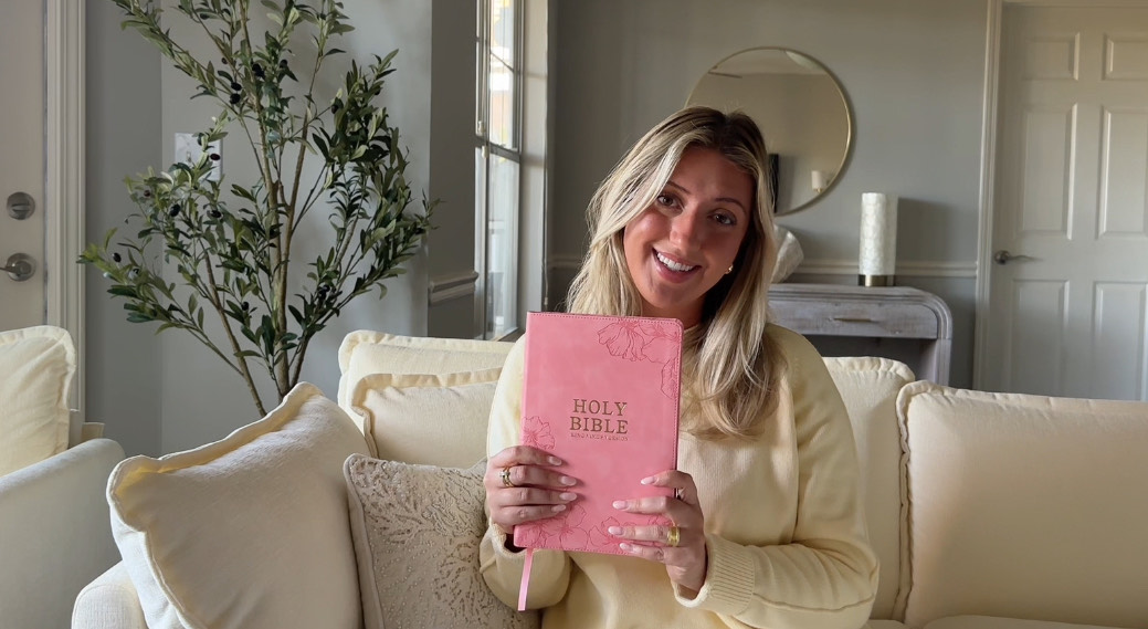 Image of KJV Holy Bible, Giant Print with Cross-References, Soft Pink LeatherTouch with Floral Cover Design, Thumb Index, Ribbon Marker, Red Letter, Full-Color Maps, Easy-to-Read MCM Type, King James Version