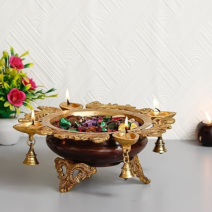 eCraftIndia Premium Handcrafted Brass Urli with 4 Diya Wicks and Bells,Gold,One Size,BURLIEP107