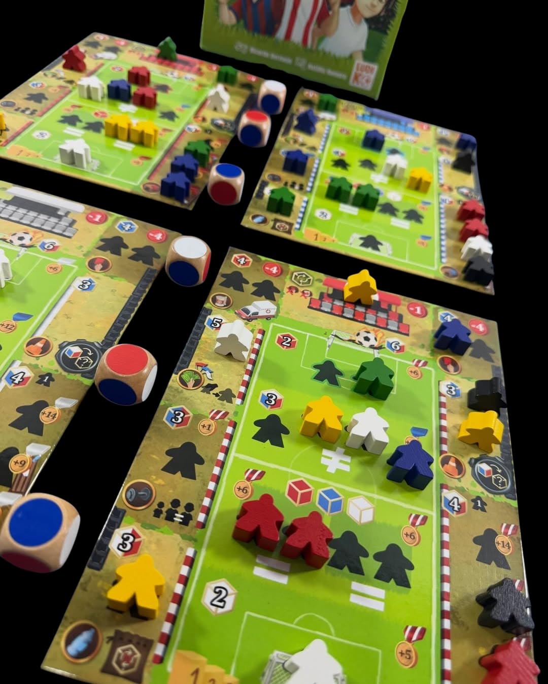 Juego de Mesa de Fútbol Hijos del GOL para Niños y Familias | Juego de Estrategia con Dados, Meeples y Tableros | Partidas Rápidas de 20´| 2 a 4 Jugadores Futbol Niños +8 Años|Compite por ser el mejor