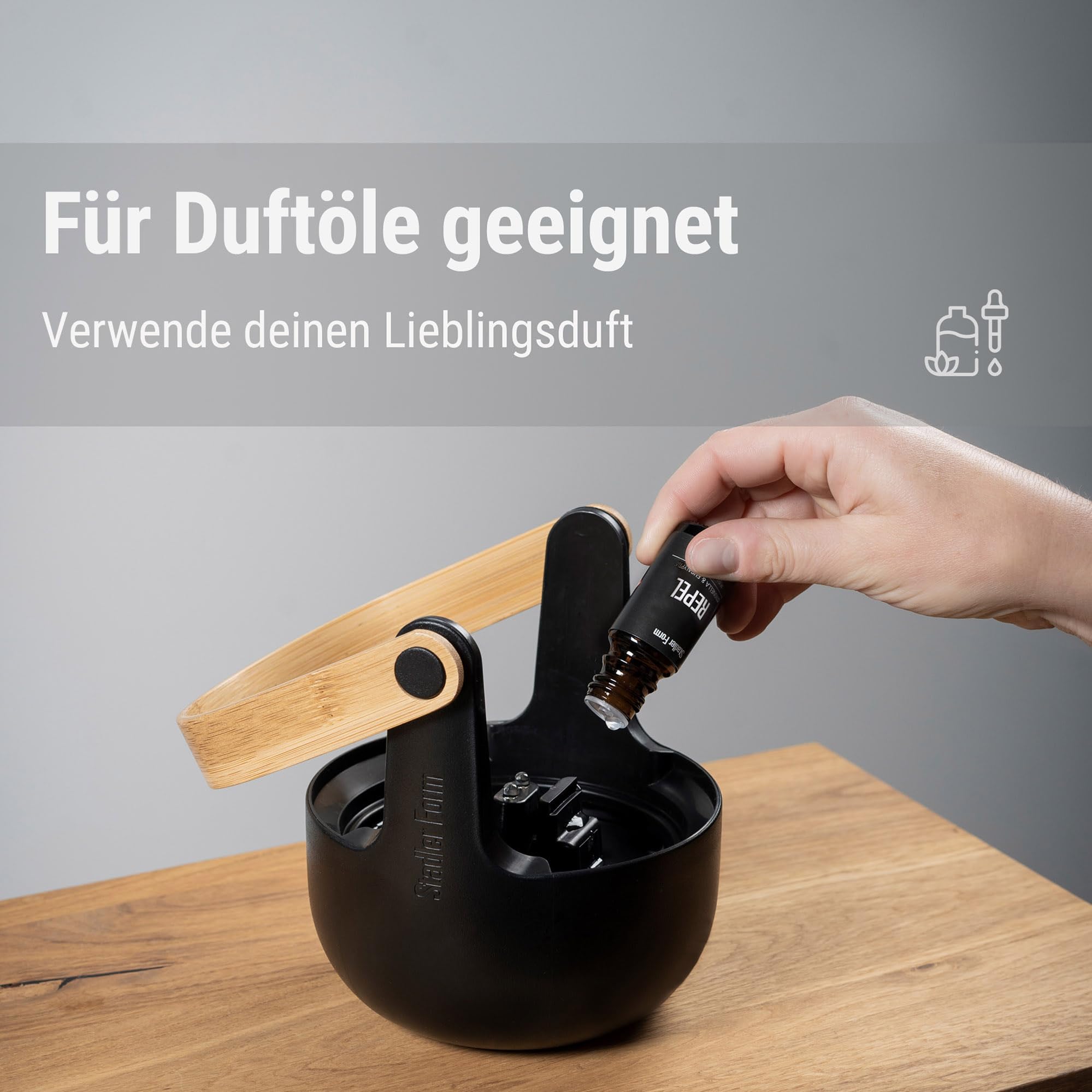 Stadler Form Aroma Diffuser & Laterne Sophie, für drinnen und draußen, verströmt ätherische Öle nach Wahl, mit Flammen-Effekt, im Akkubetrieb bis 11 h, schwarz mit Bambus-Griff