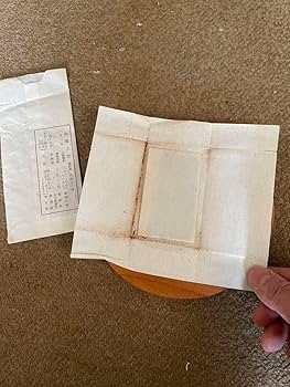 出雲大社本殿大屋根檜皮葺古材・縁結び御守り(戴いた時のままの状態です。) 出雲大社本殿大屋根檜皮葺古材・縁結び御守り(戴いた時のままの