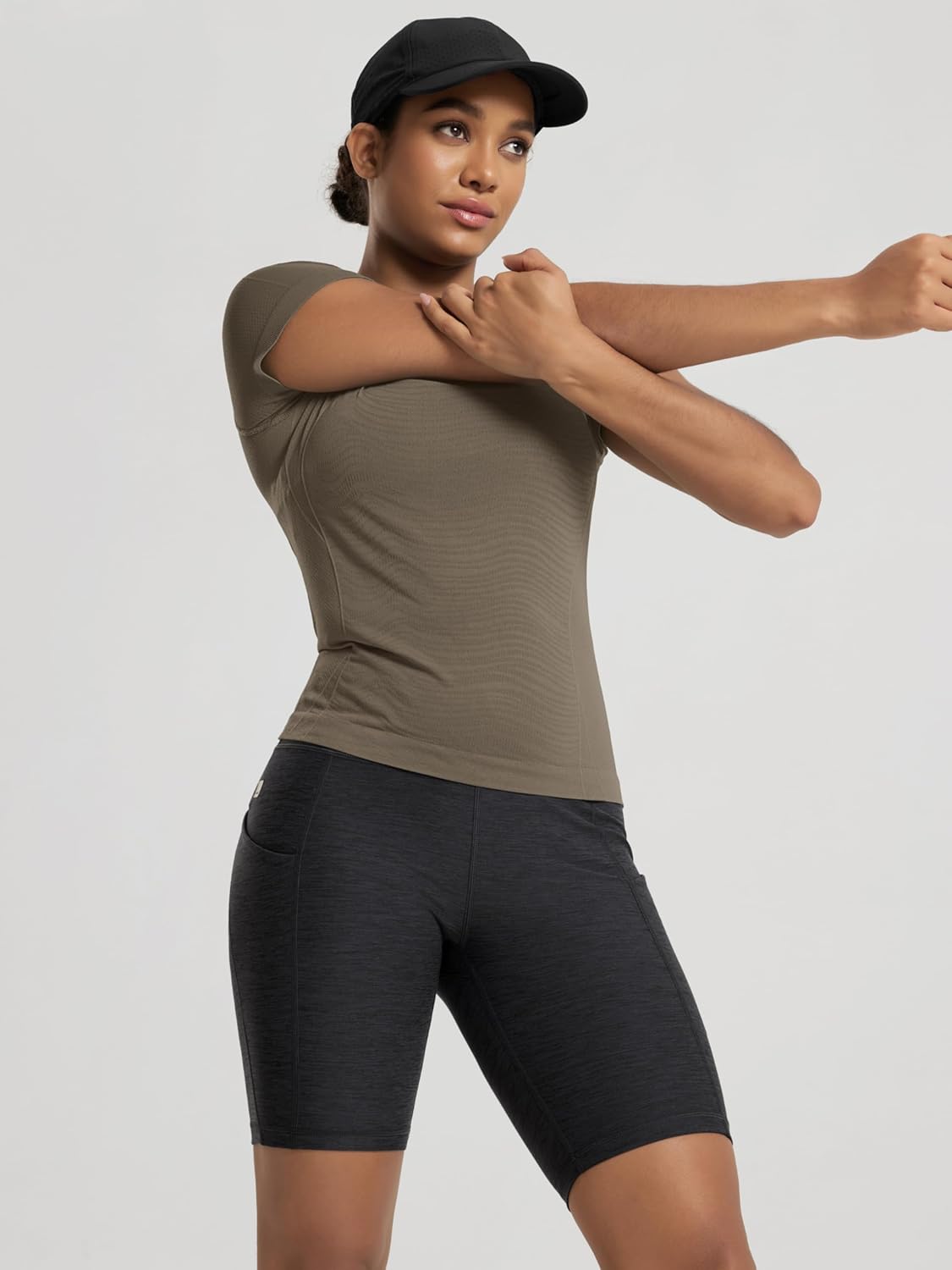 ODODOS Women's Seamless Performance Short Sleeve T-Shirt - Lightweight Breathable Slim Fit Running Workout Top -Waist Length - Image 4