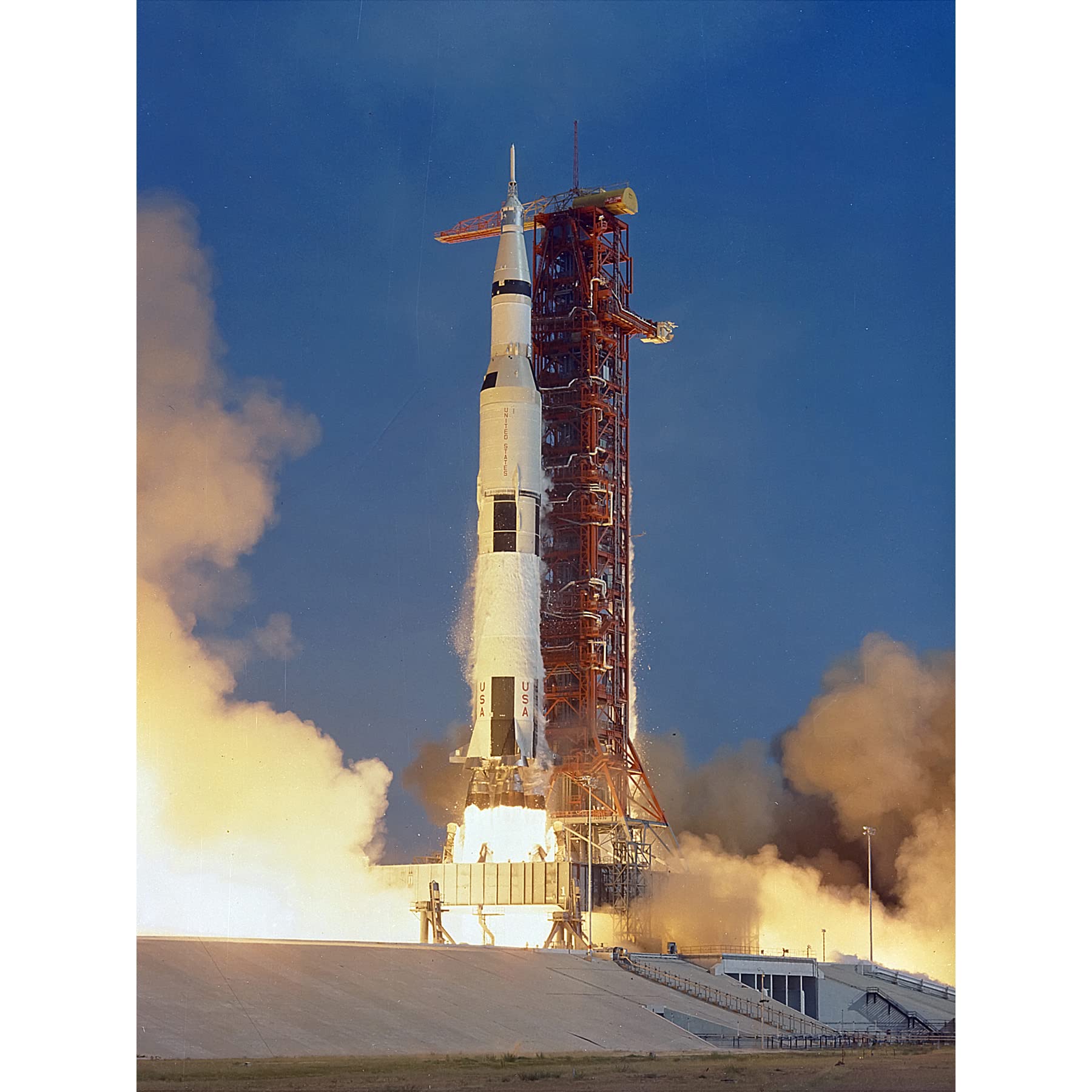 Doppelganger33 LTD NASA Apollo 11 Saturn V Rocket 1969 Launch Moon MIssion Photo Large XL Wall Art Canvas Print