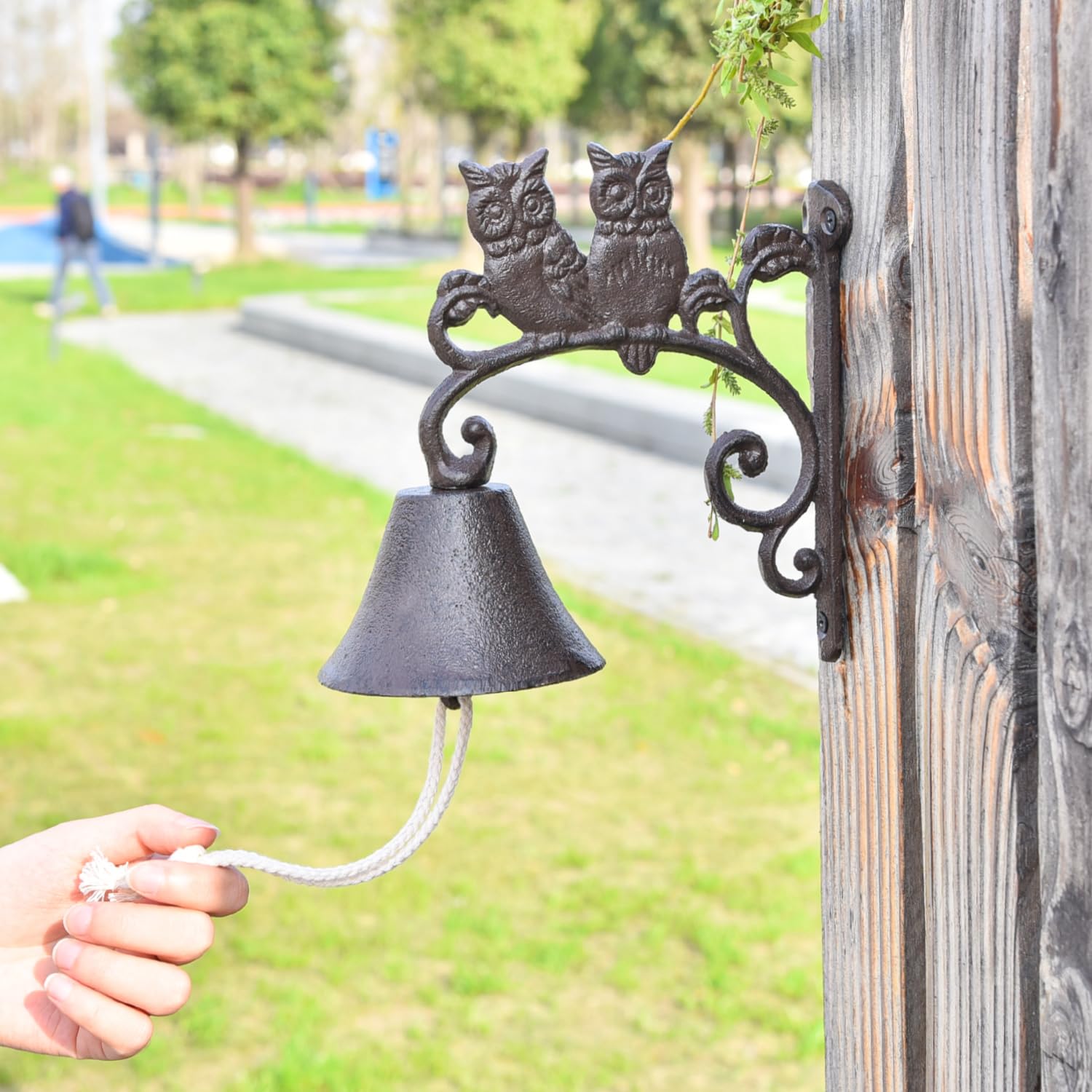 Sungmor Wytrzymały żeliwny dzwonek ścienny - dekoracyjny styl retro piękne sowy dzwonek ręczny - ręcznie potrząsający wiszący dzwonek do drzwi - wewnątrz na zewnątrz naścienny dzwonek obiadowy - dekoracja ścienna do ogrodu domu