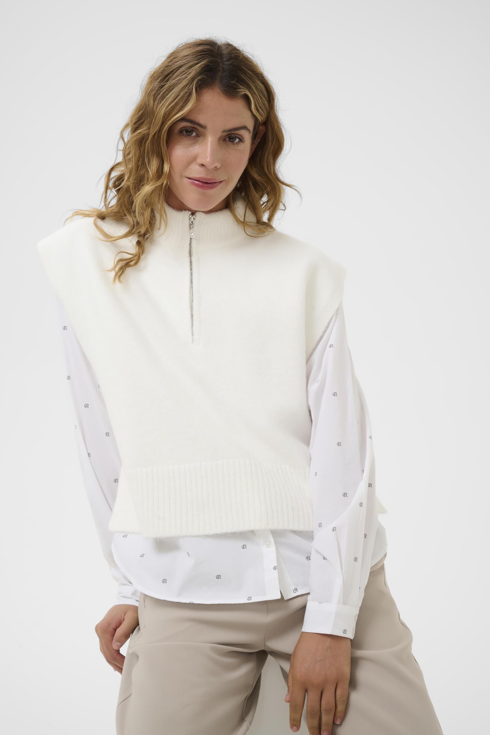 Cream Women's Slipover High Neck Half Zip Wide Shoulders Cropped Length Slipover Donna