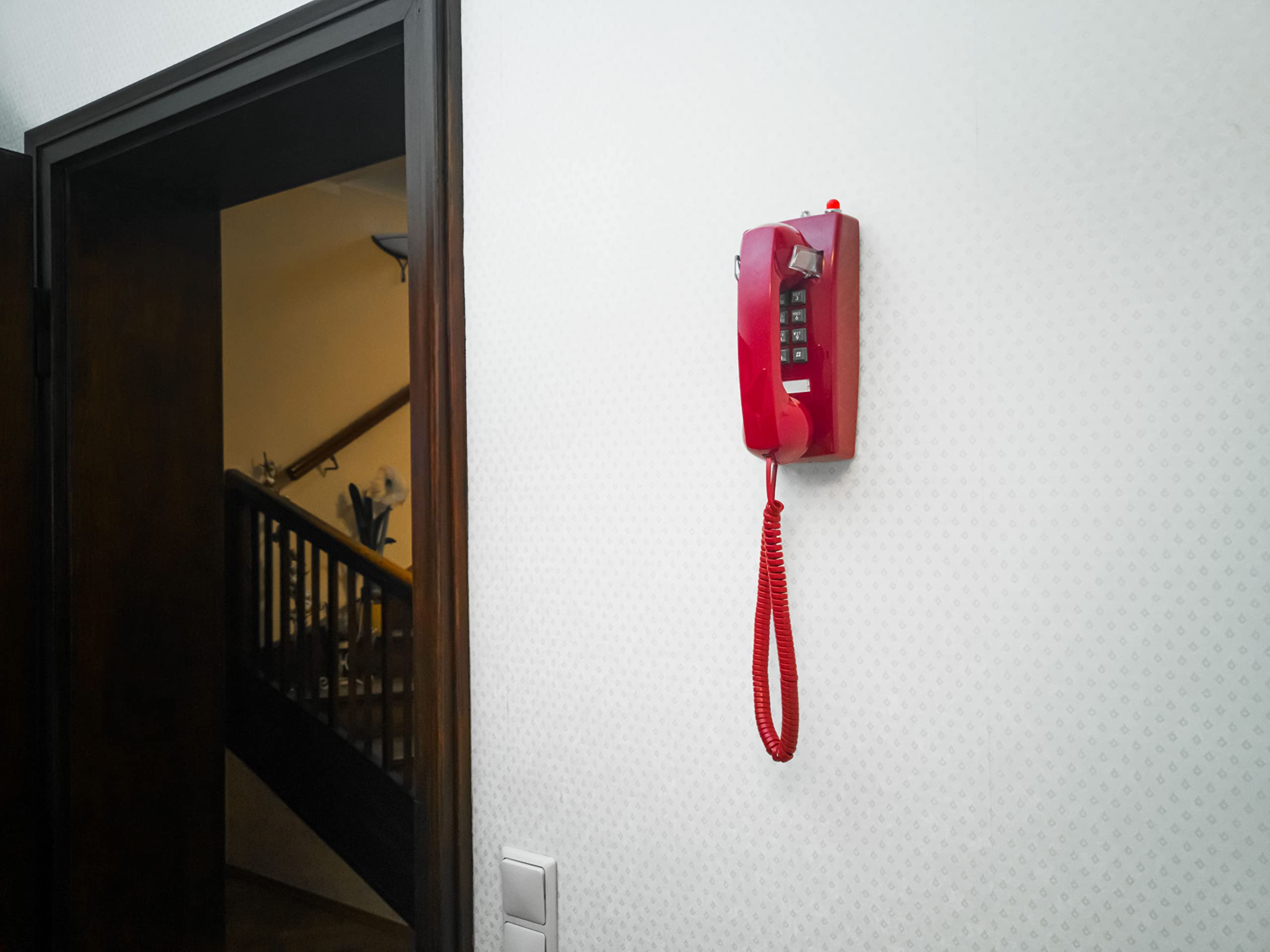 Opis Technology Opis WallFon Cable in rosso: telefono da parete nostalgia cablato per veri amanti del retrò