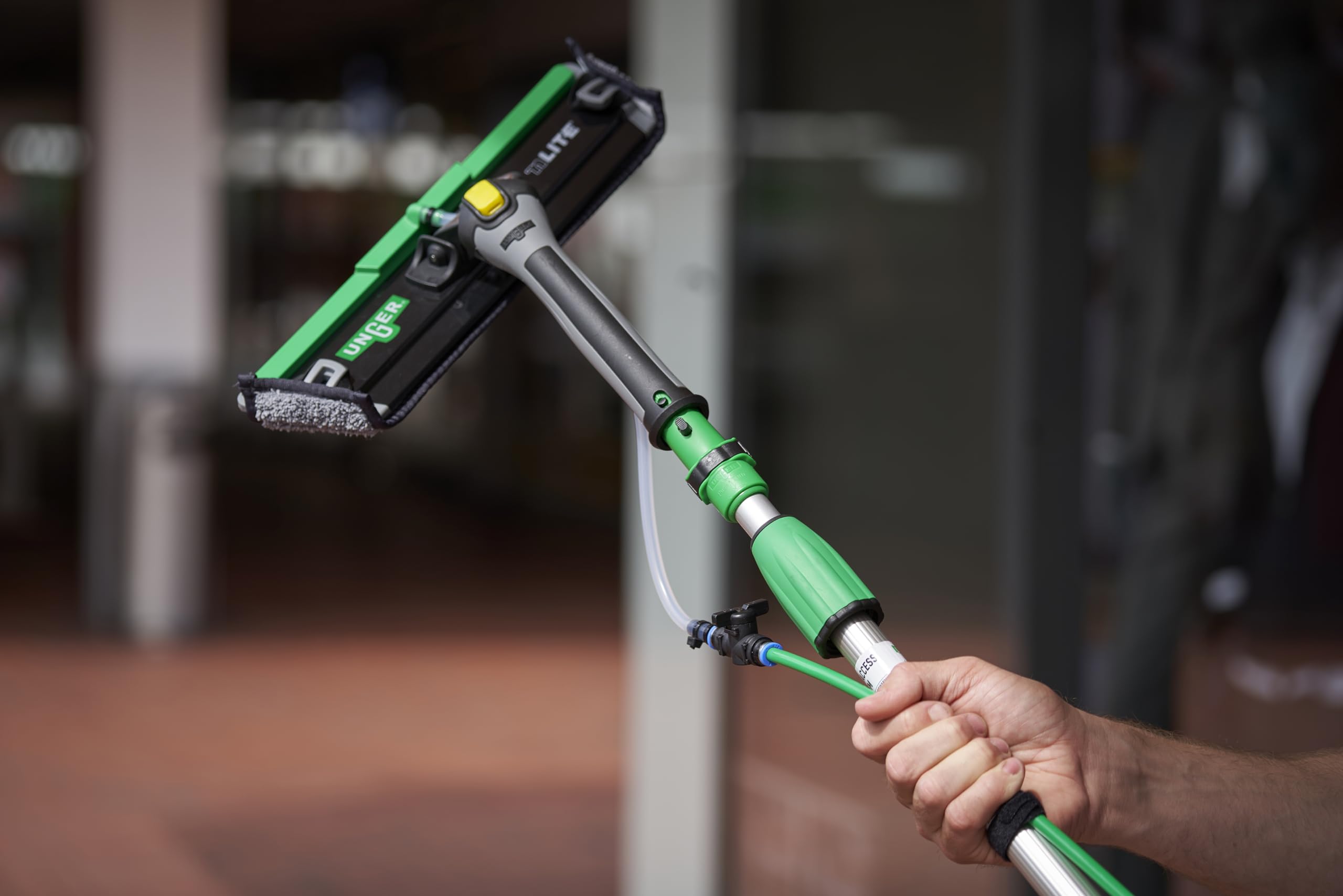 Unger nLITE PowerPad Halter mit einem Pad (Länge: 45 cm, Fensterreinigen, Reinigungsartikel, effizienten Reinigung von Böden, Fliesen und Anderen glatten Oberflächen) PWH45