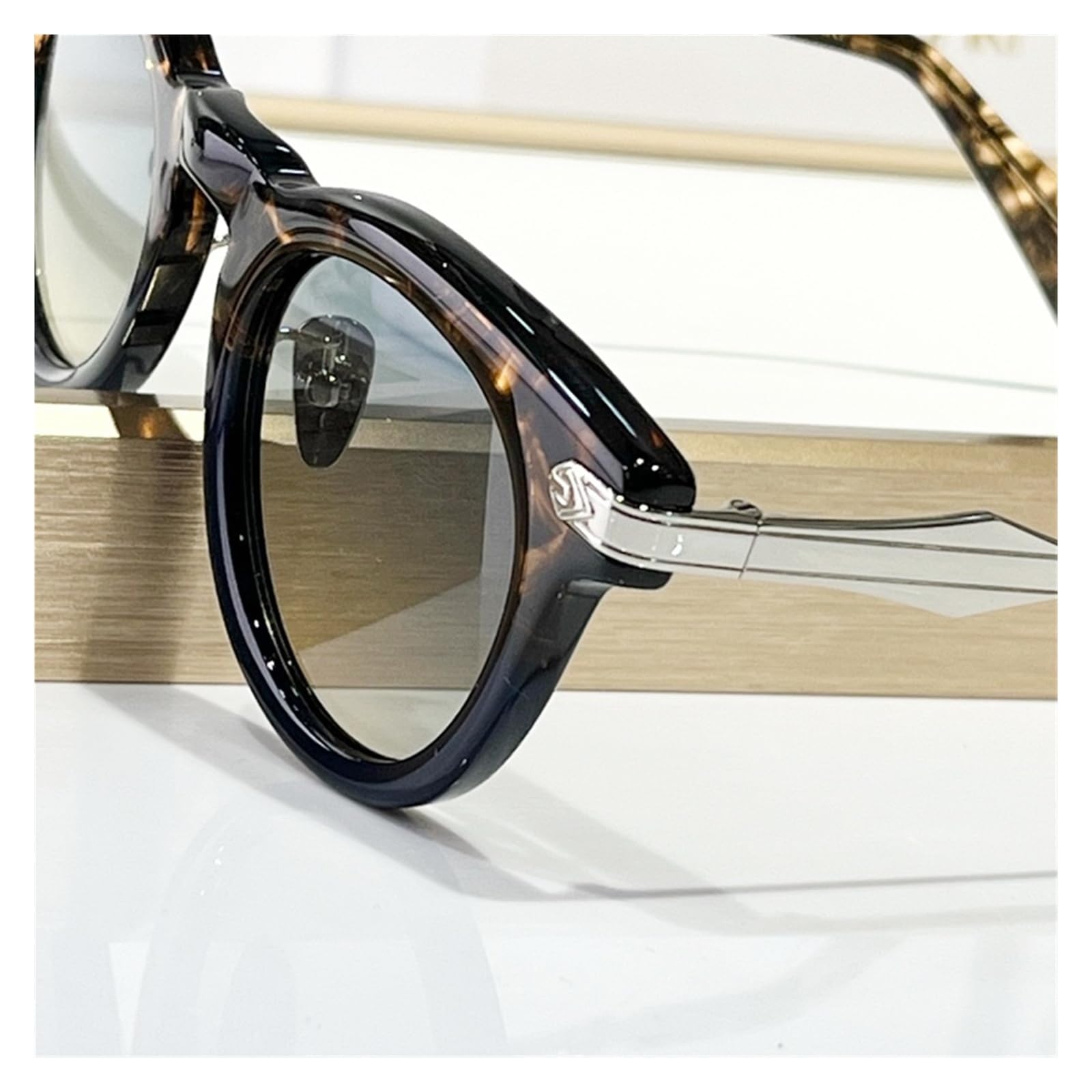 Genérico Gafas de sol ovaladas for hombres y mujeres con lentes degradados estuche