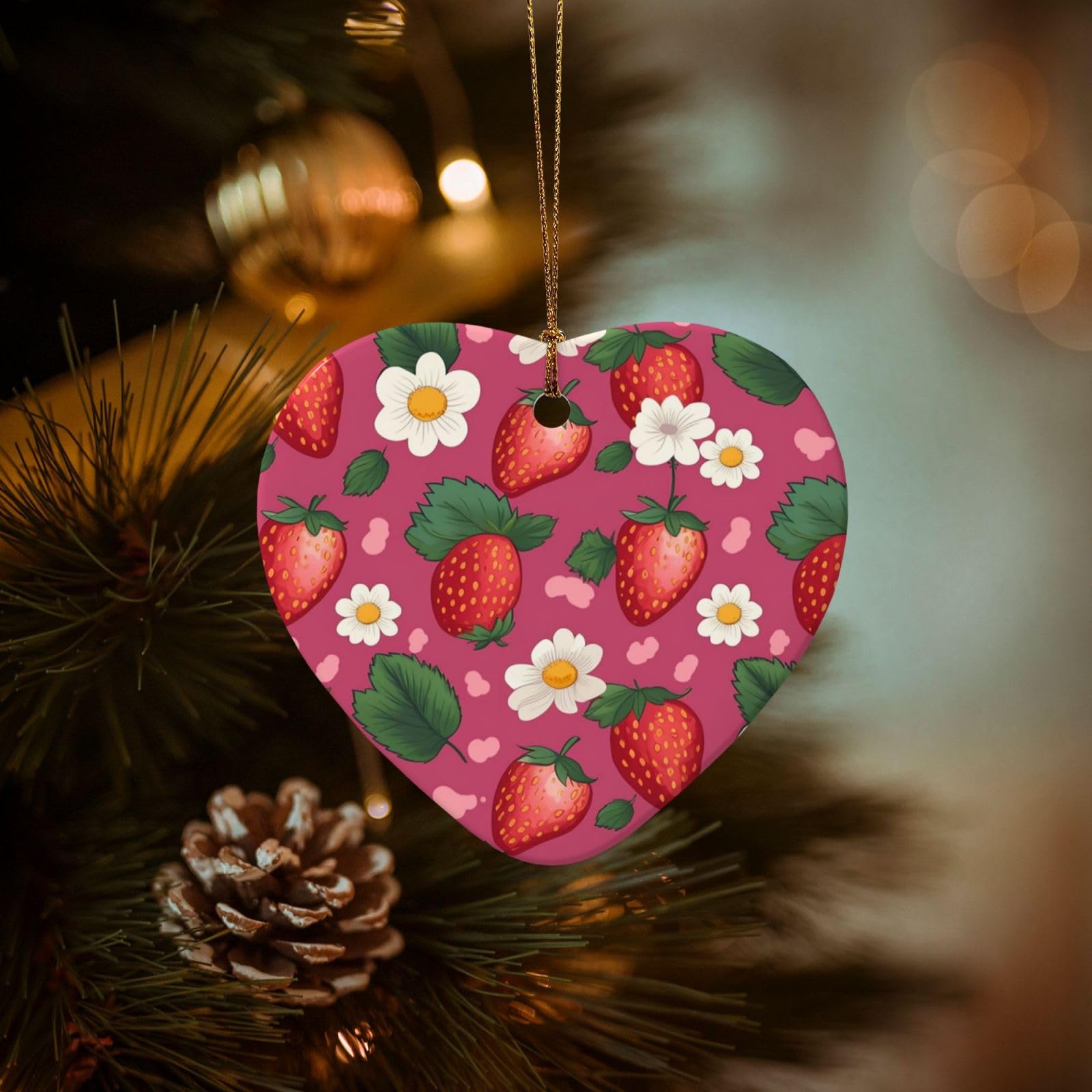 Christmas Tree Ornaments Ceramics Christmas Decorations Strawberry Ornaments with Gold Ribbon Porcelain Xmas Tree Crafts Heart Shape Hanging Pendant for Christmas Tree Party Decor