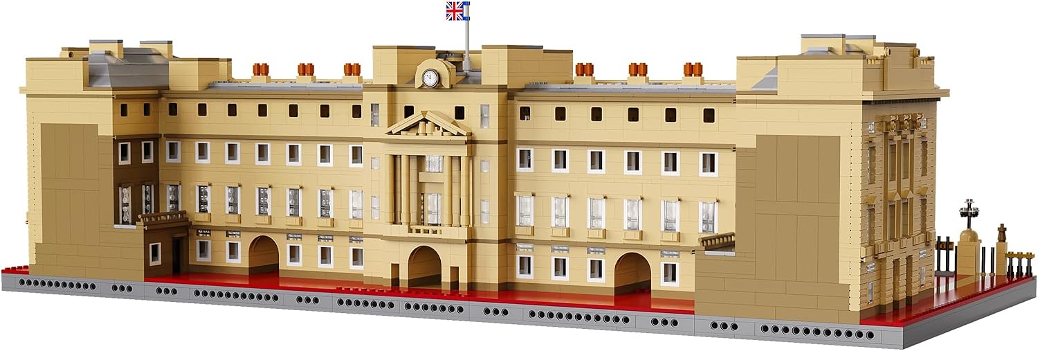 Задня view of the assembled Buckingham Palace model