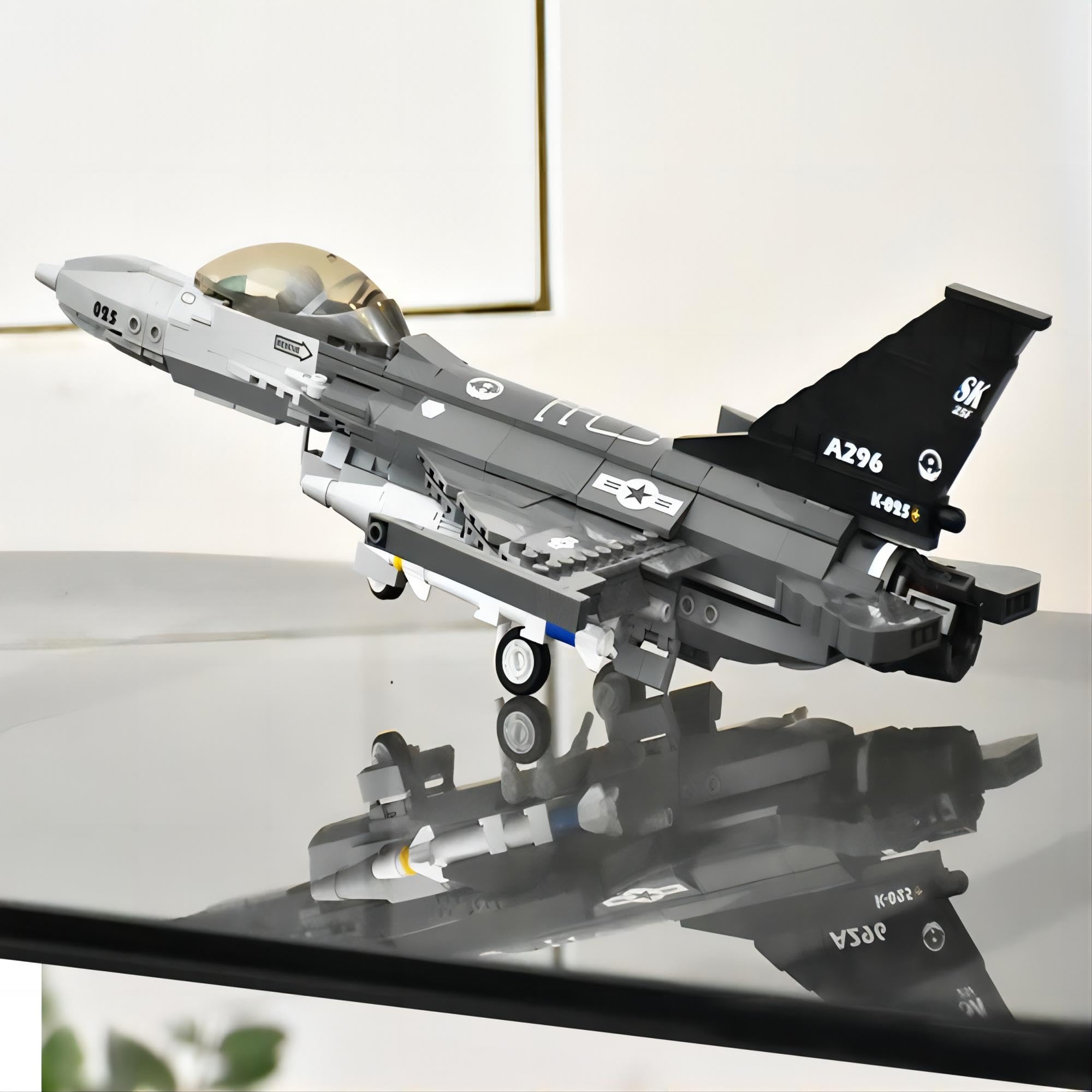 HIGH GODO Set di blocchi per costruzioni di aerei da caccia F-16C, modello Eurofighter scala 1:44 521 pezzi blocchi per costruzioni con morsetti per aerei da caccia della seconda guerra mondiale, comp