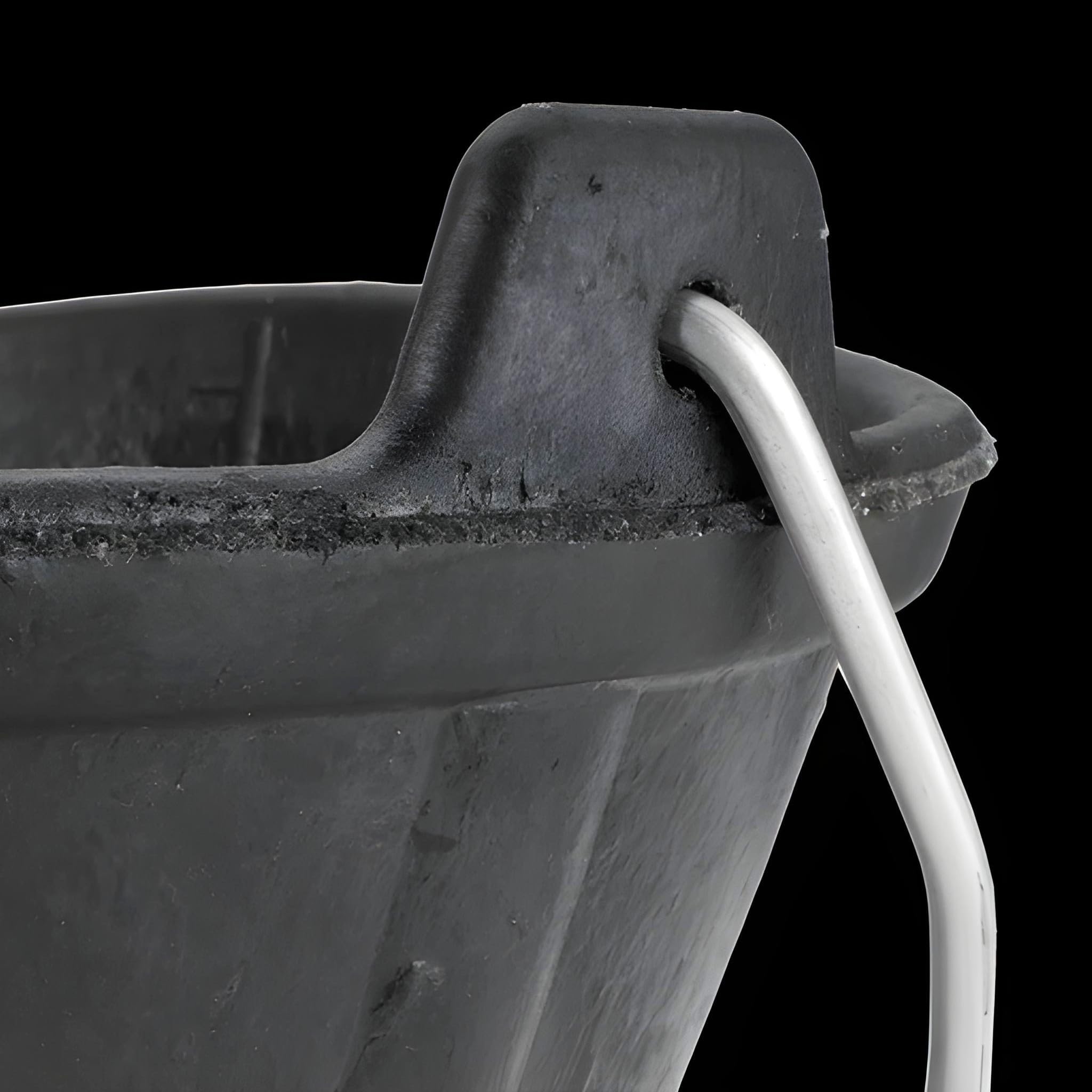 Bricoloco Cubo italiano de goma caucho reciclado 10 litros – Altura 200 mm y boca de 350 mm -Asa metálica (10)