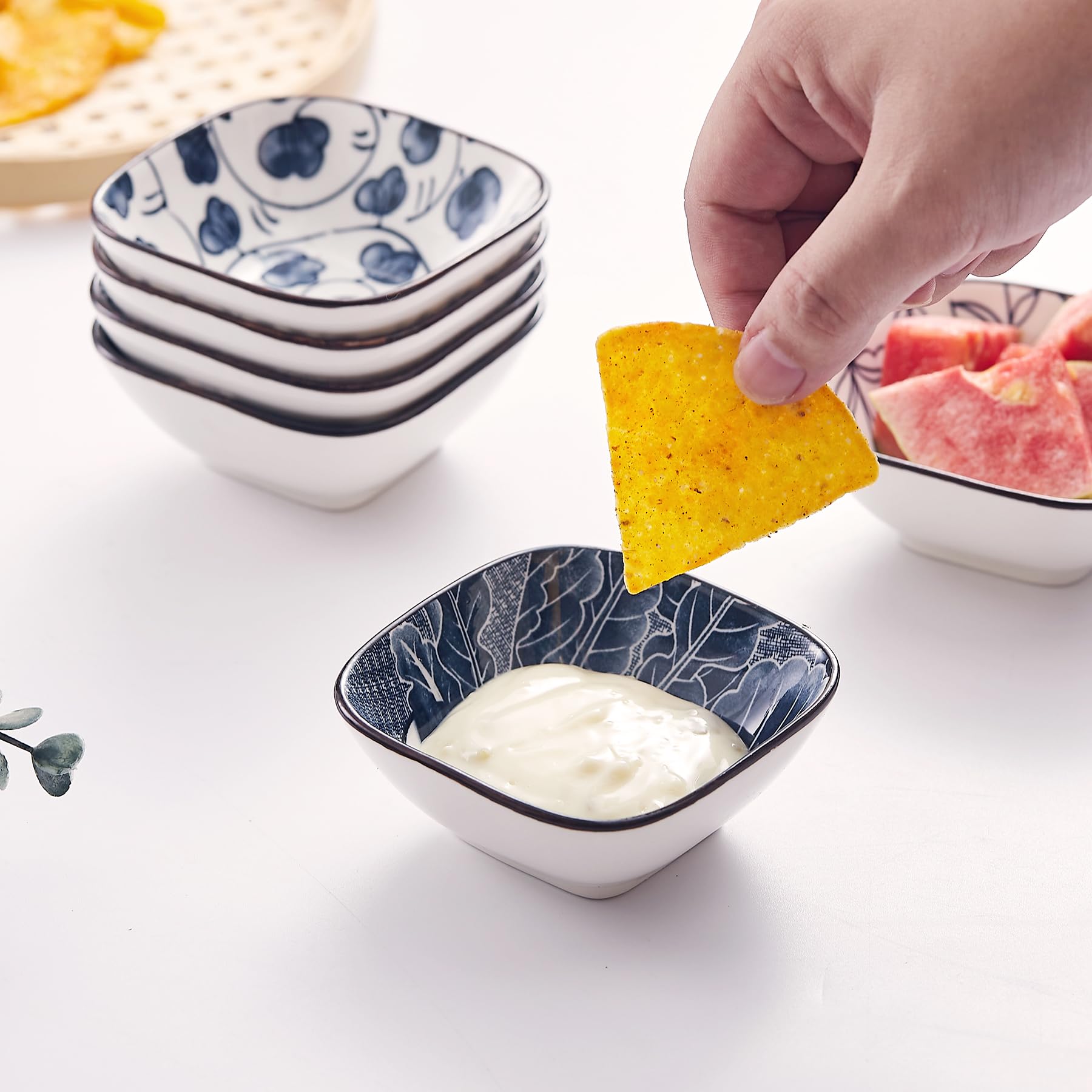 Set di ciotole quadrate in ceramica, blu e bianco, 95 ml, per salsa di soia da 6,8 cm, piccole ciotole per ketchup, piatti impilabili, piatti per barbecue, forno Ramekins Safe (8,5 cm)
