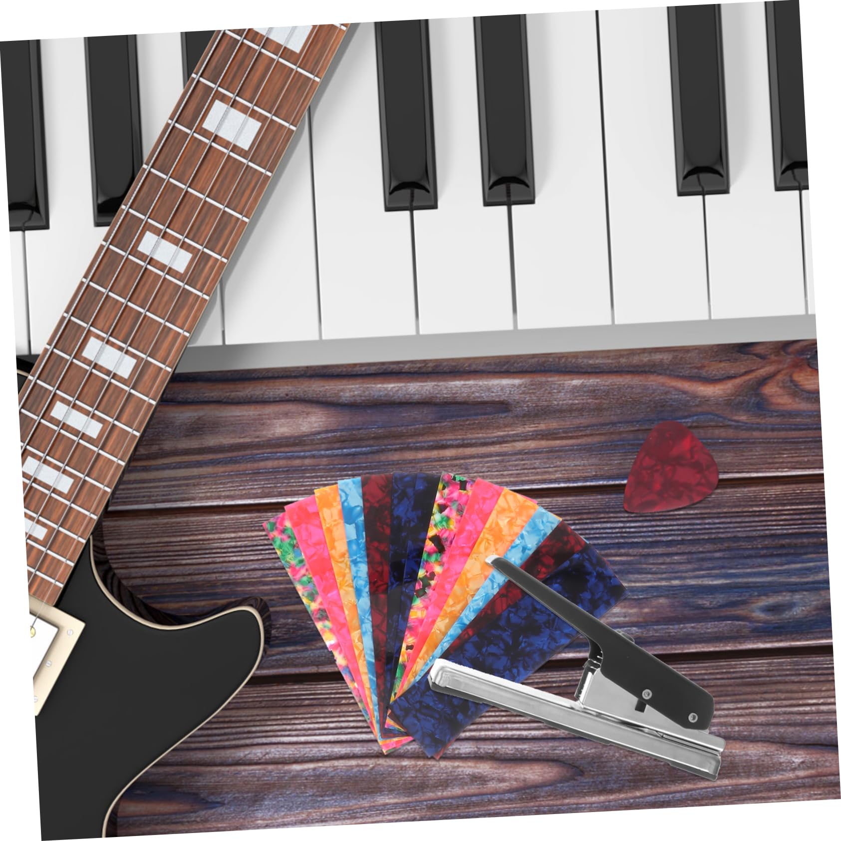Kit Troquelador de Púas de Guitarra para Bricolaje, Juego B, 29 Piezas | Incluye Troqueladora, Clip, 2 Tiras y 25 Celuloide Lisa, sin Rebabas, Compacta, Resistente al Óxido