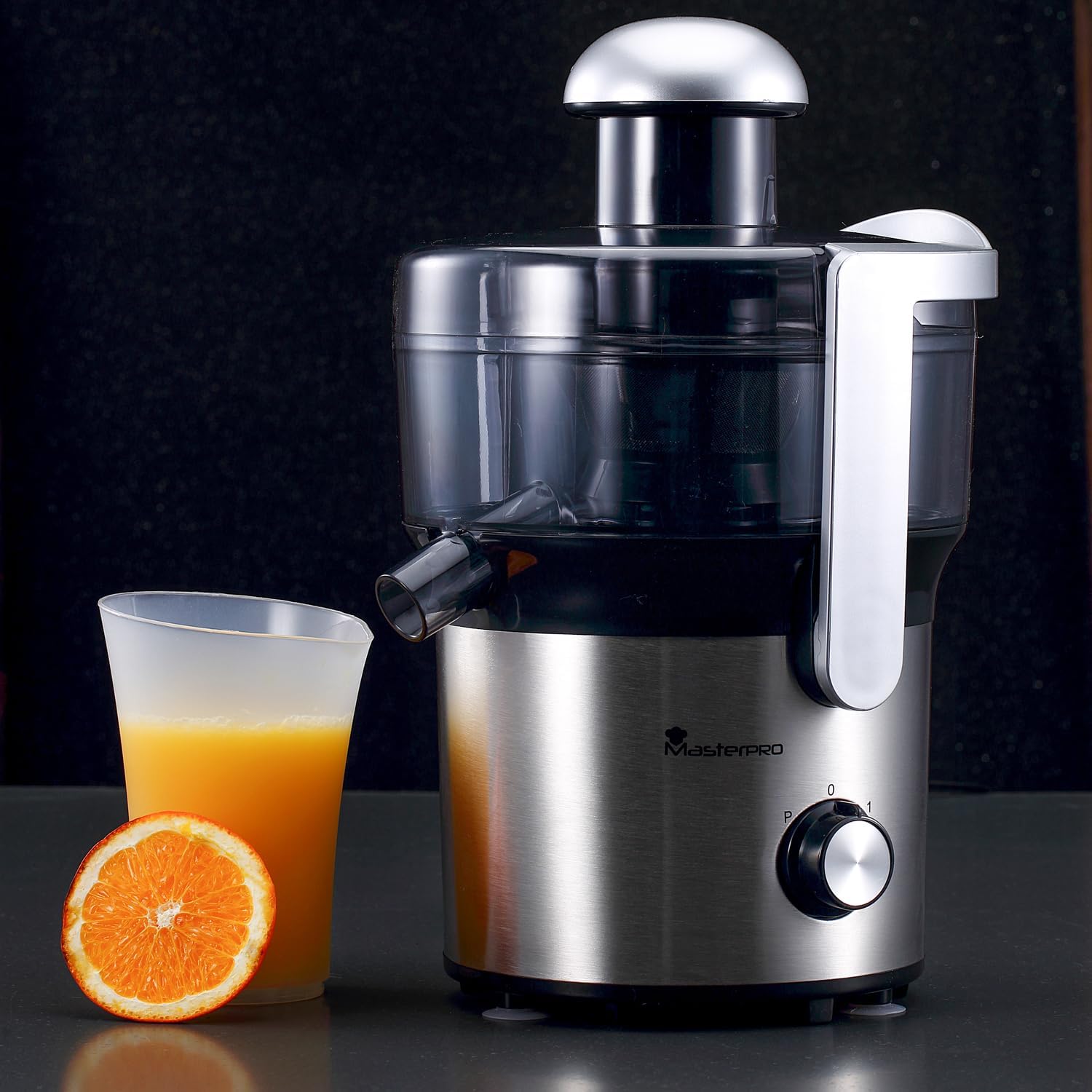 MasterPro Foodies Blender making orange juice