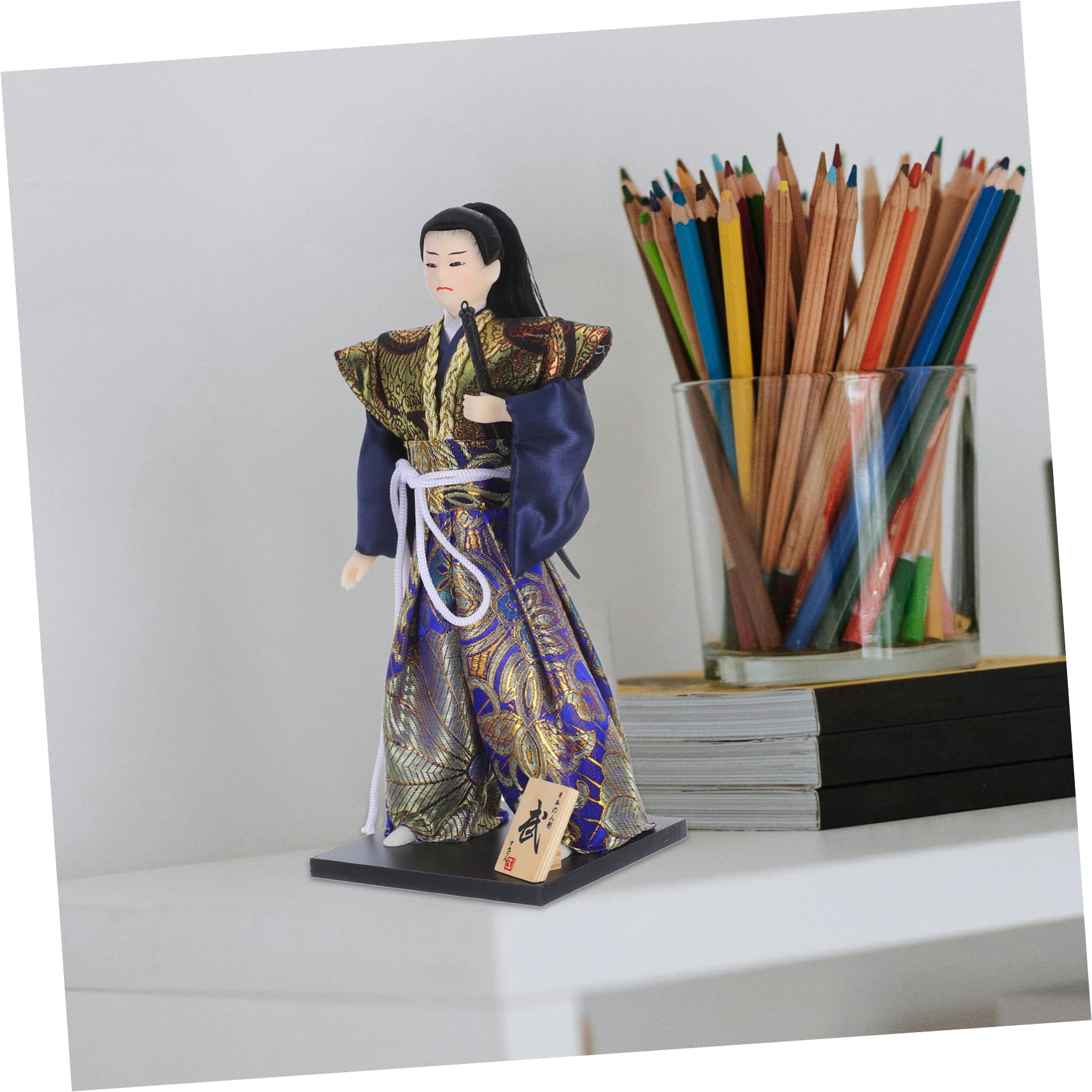 Garneck Figura Samurái Japonesa Coleccionable Kimono Tradicional Escultura Guerrero Asiático para Decoración de Estanterías y Hogar Muñeco Japonés Cultural para Oficina y Sala