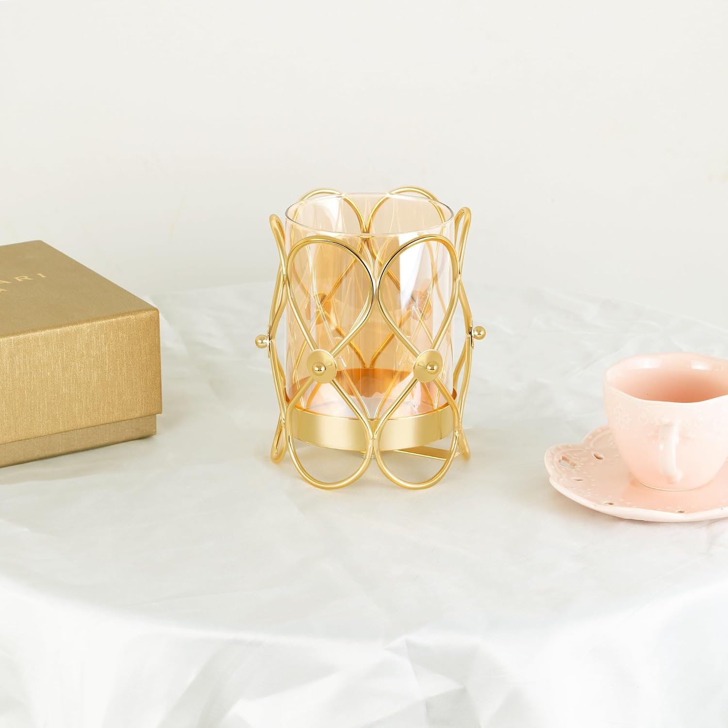 Hurricane Candle Holder, Gold Pillar Candle Holder with Geometric Decorative Accents & Windproof Glass Lid, Perfect for Weddings, Dinners, Parties & Special Events
