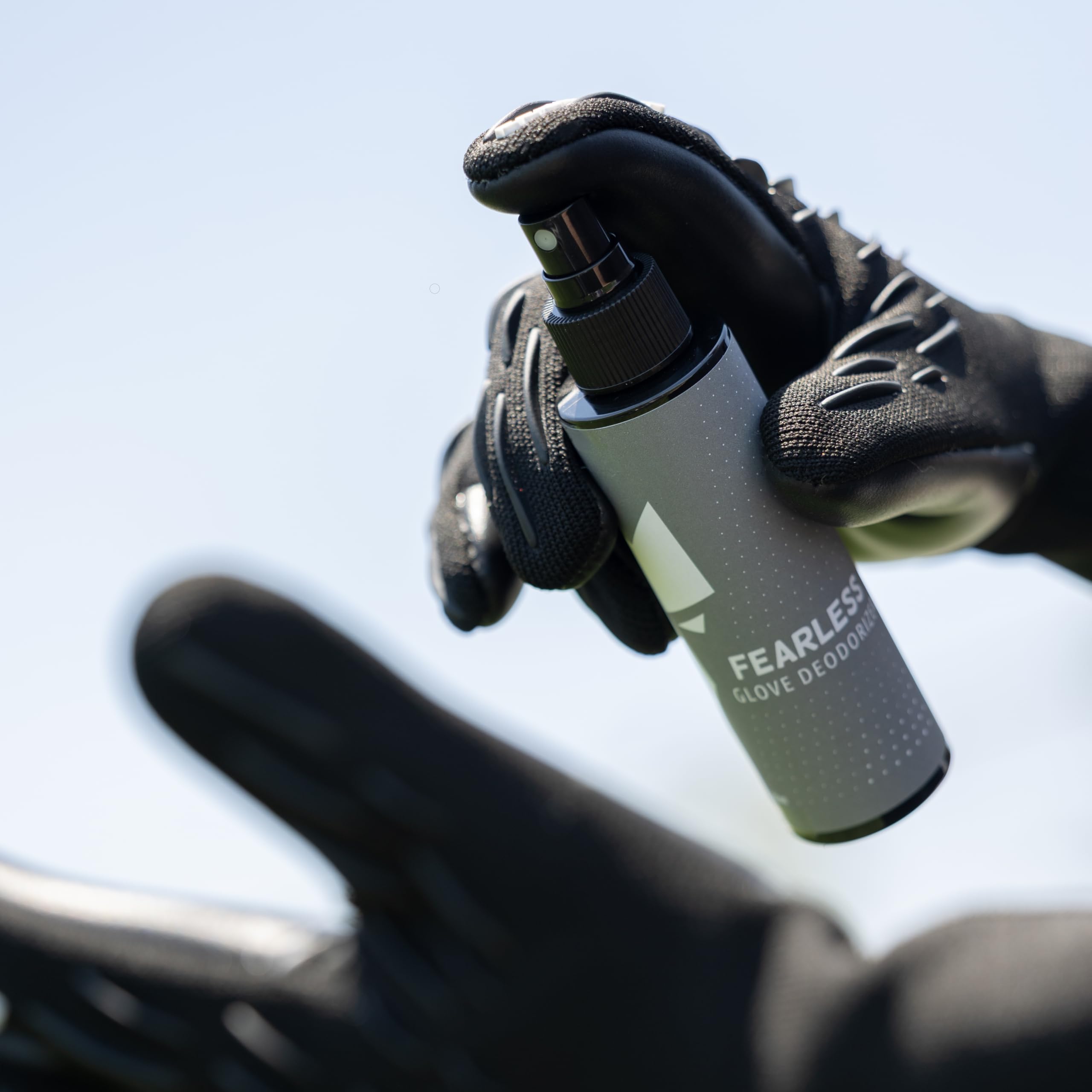 Glove Refresher Spray 120 ML Éliminateur d’odeurs pour Gants de Gardien Latex Tissu