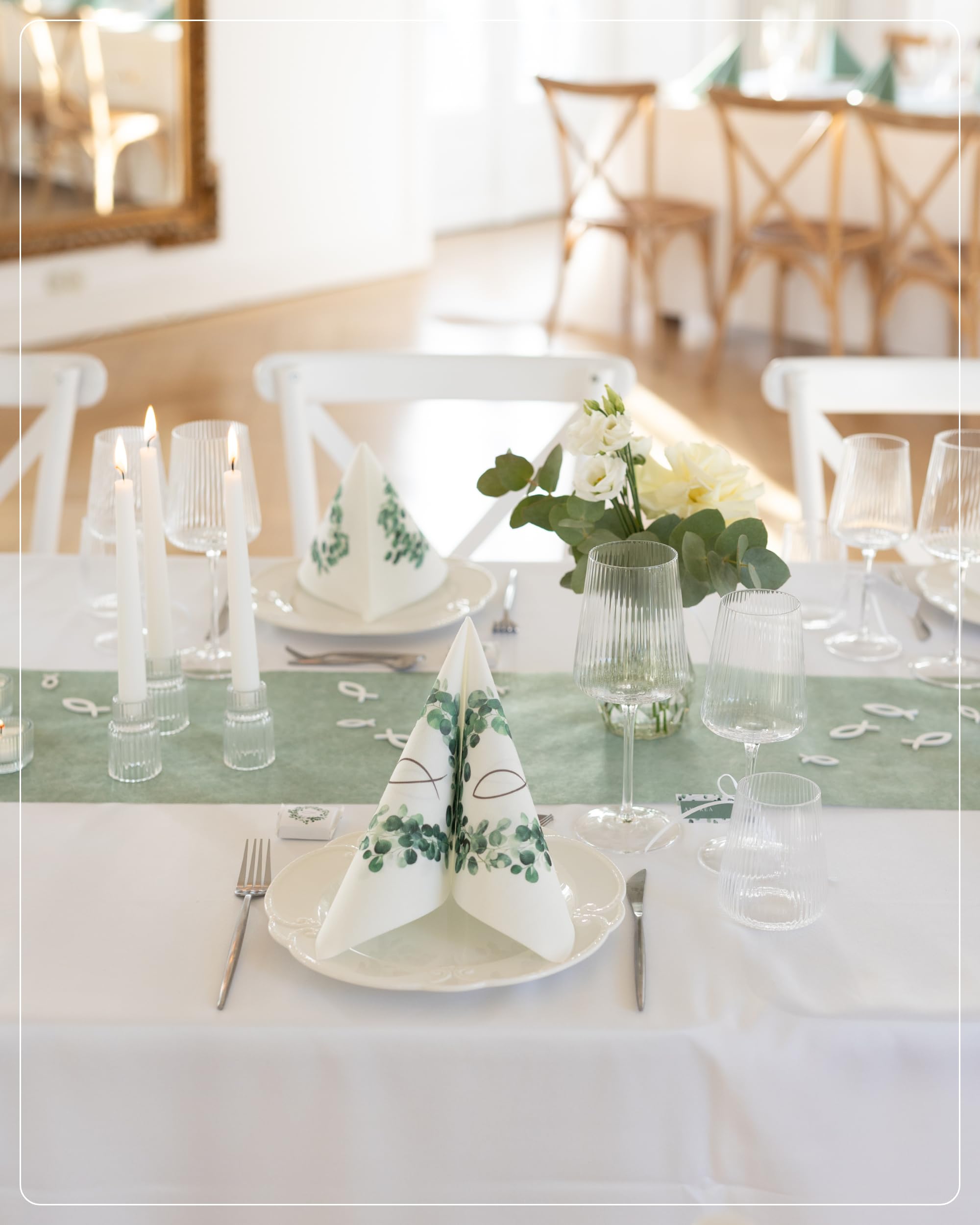 100% Mosel Tischdeko-Set – Eukalyptuskranz & Fisch (25–50 Gäste) – Komplettset für Kommunion & Konfirmation mit Vlies Tischläufer, Airlaid Servietten, Streudeko & Satinband