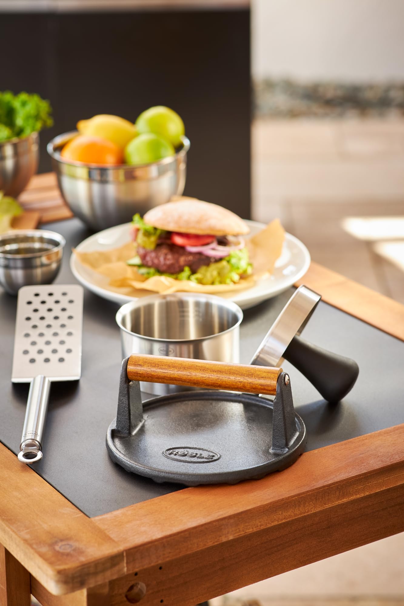RÖSLE Burgerpresse PRO, Hochwertige Fleischpresse zum einfachen Formen von Burgerpatties, Edelstahl 18/10, 11 cm, Spülmaschinengeeignet, 12 x 12 x 9 cm