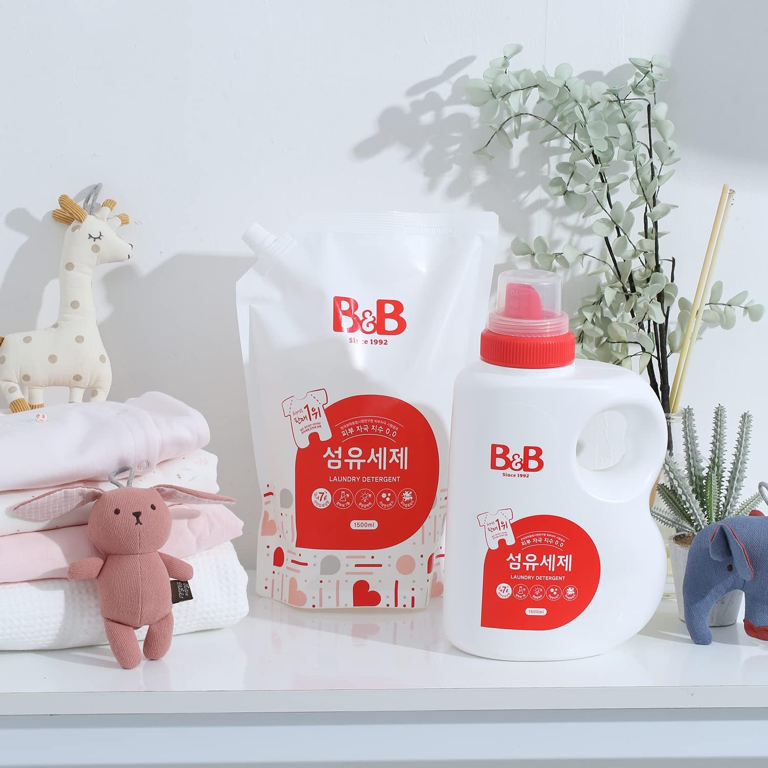 B&B Baby Laundry Detergent Bottle 50.7oz - Liquid Laundry Detergent with Murumuru fruit for Natural Cleaning Effect - Hypoallergenic Detergent for Sensitive Skin - Excellent Stain Removal