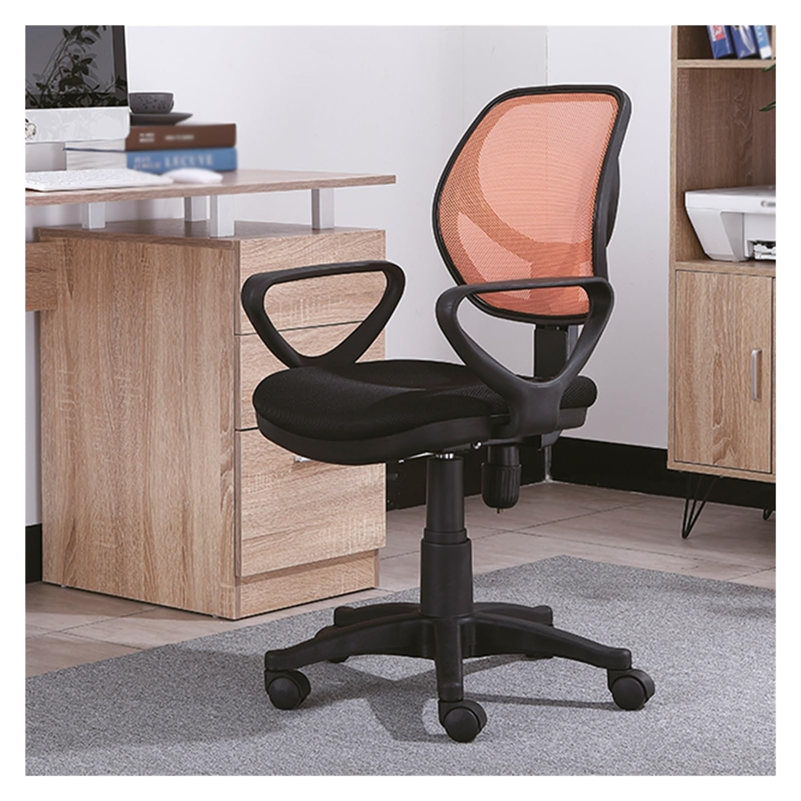 Chaise de bureau pivotante avec accoudoirs et dossier en maille respirante