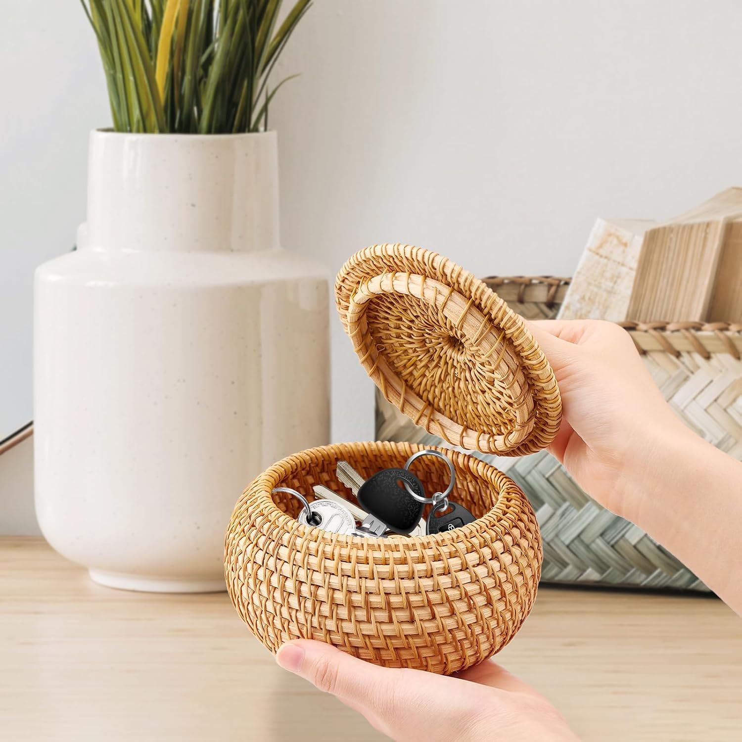 2 Pcs Round Rattan Basket Box with Lid Hand-Woven Decorative Boxes Small Rattan Storage Box Multi-purpose Woven Baskets for Keys, Jewelry, Bread, Shelf Entryway Desktop Home Decor