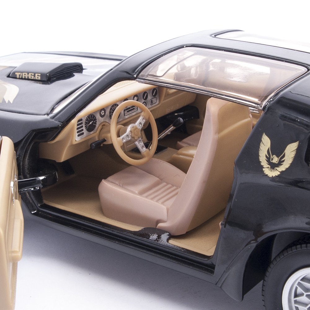 Road Signature 1979 Pontiac Firebird Trans Am - 1:18 Scale Die