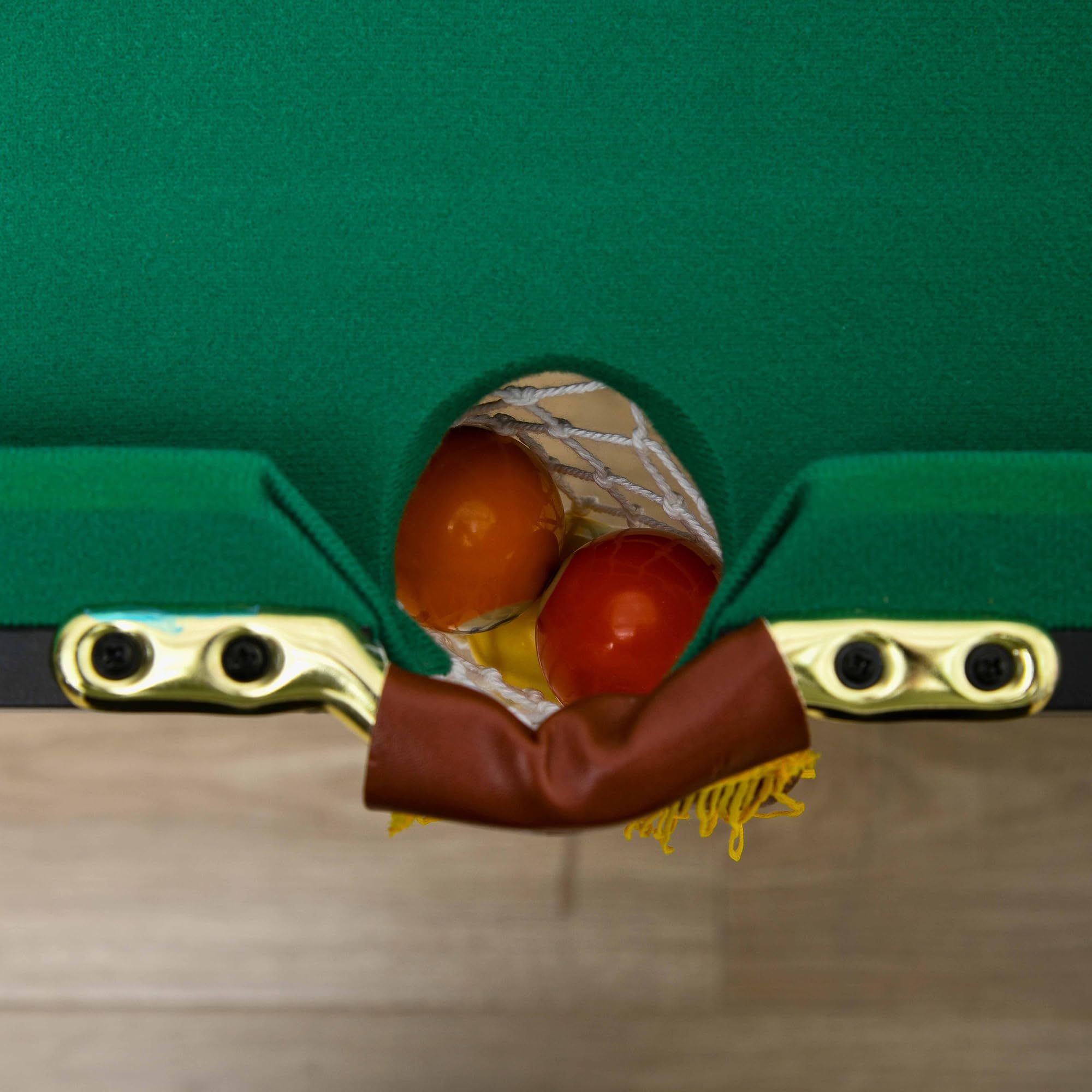 SPORTNOW Table de Billard Pliable Hauteur réglable avec Accessoires 2 queues, 16 Boules, 2 craies, Triangle, Brosse, dim. 140L x 63l x 55-75H cm Vert