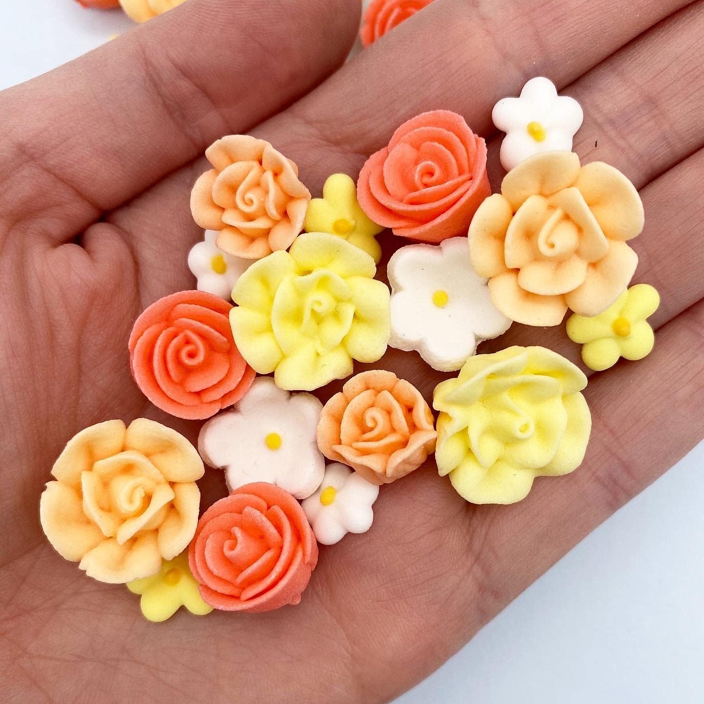 Amazon.com: 30 Honeysuckle Icing Flowers | Small Edible Roses | Peach ...