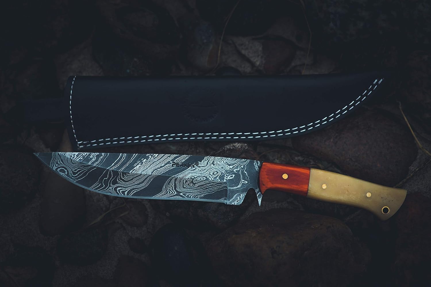 Perkin FBE111 Fixed Blade Hunting Knives with Sheath- Damascus Steel Handmade Full Tang Bushcraft Fixed-Blade Premium Knife for Camping, Hiking, Fighting and Outdoor Activities-Unisex Adults