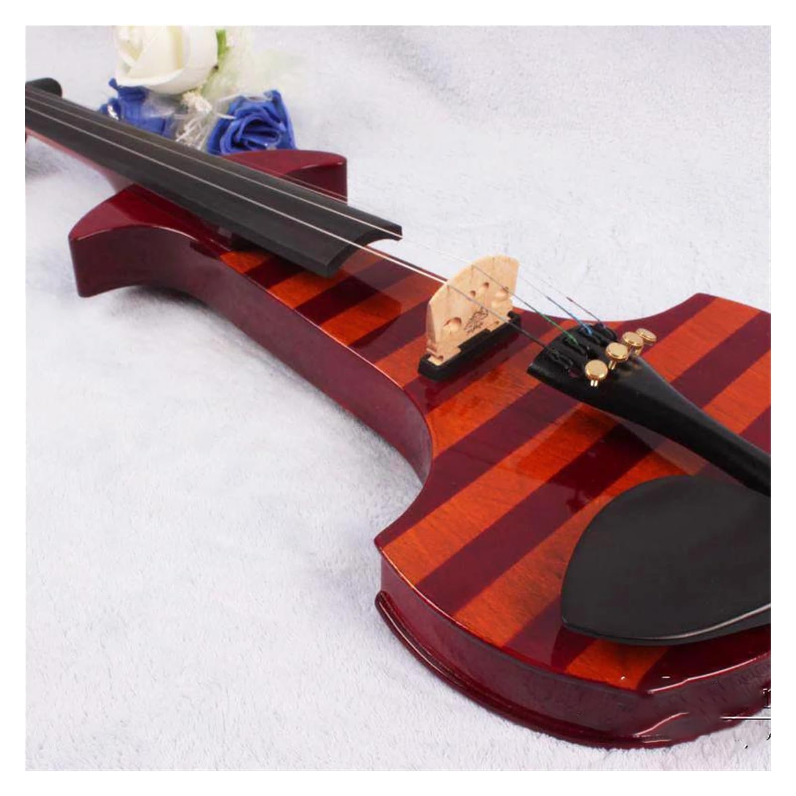 4-strunowa gitara elektryczna 4/4 ze skrzypcami w kształcie płomienia Potężny dźwięk Konstrukcja z litego klonu