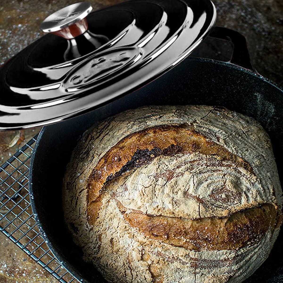Padella in ghisa con rivestimento in smalto nero opaco